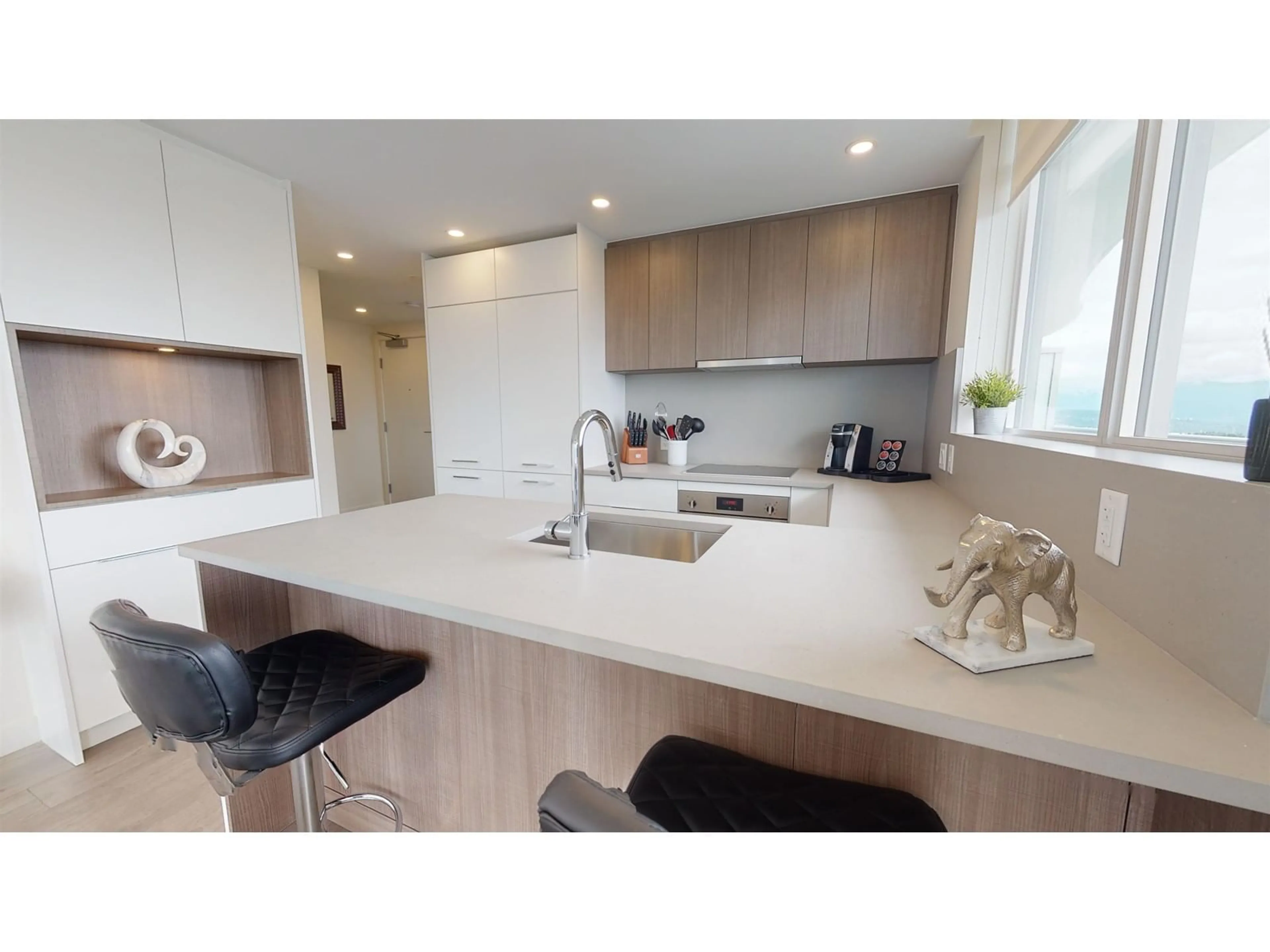 Contemporary kitchen, unknown for 2405 - 13318 104TH, Surrey British Columbia V3T0R2