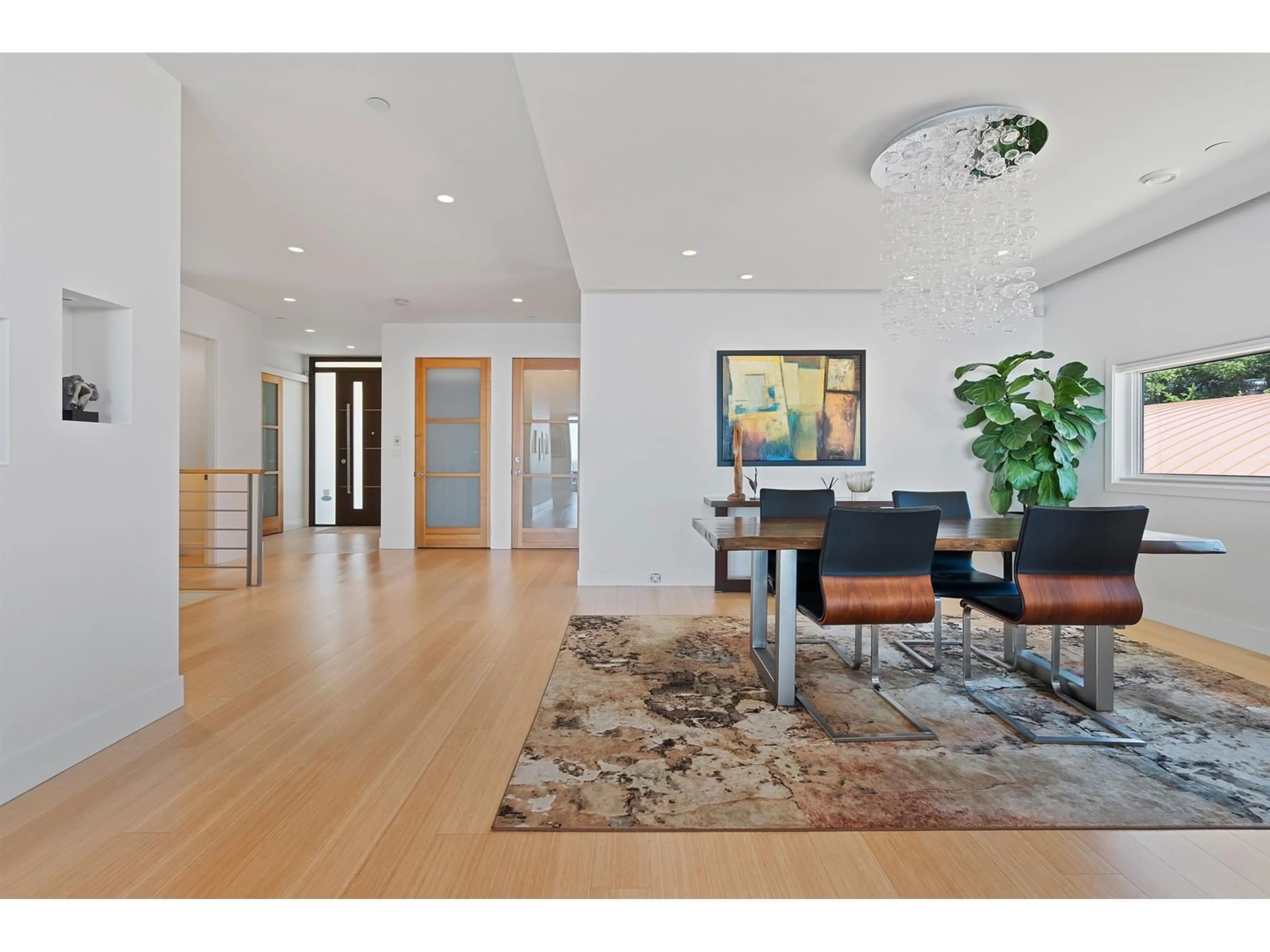 Indoor foyer for 14501 MARINE DRIVE, White Rock British Columbia V4B1B4