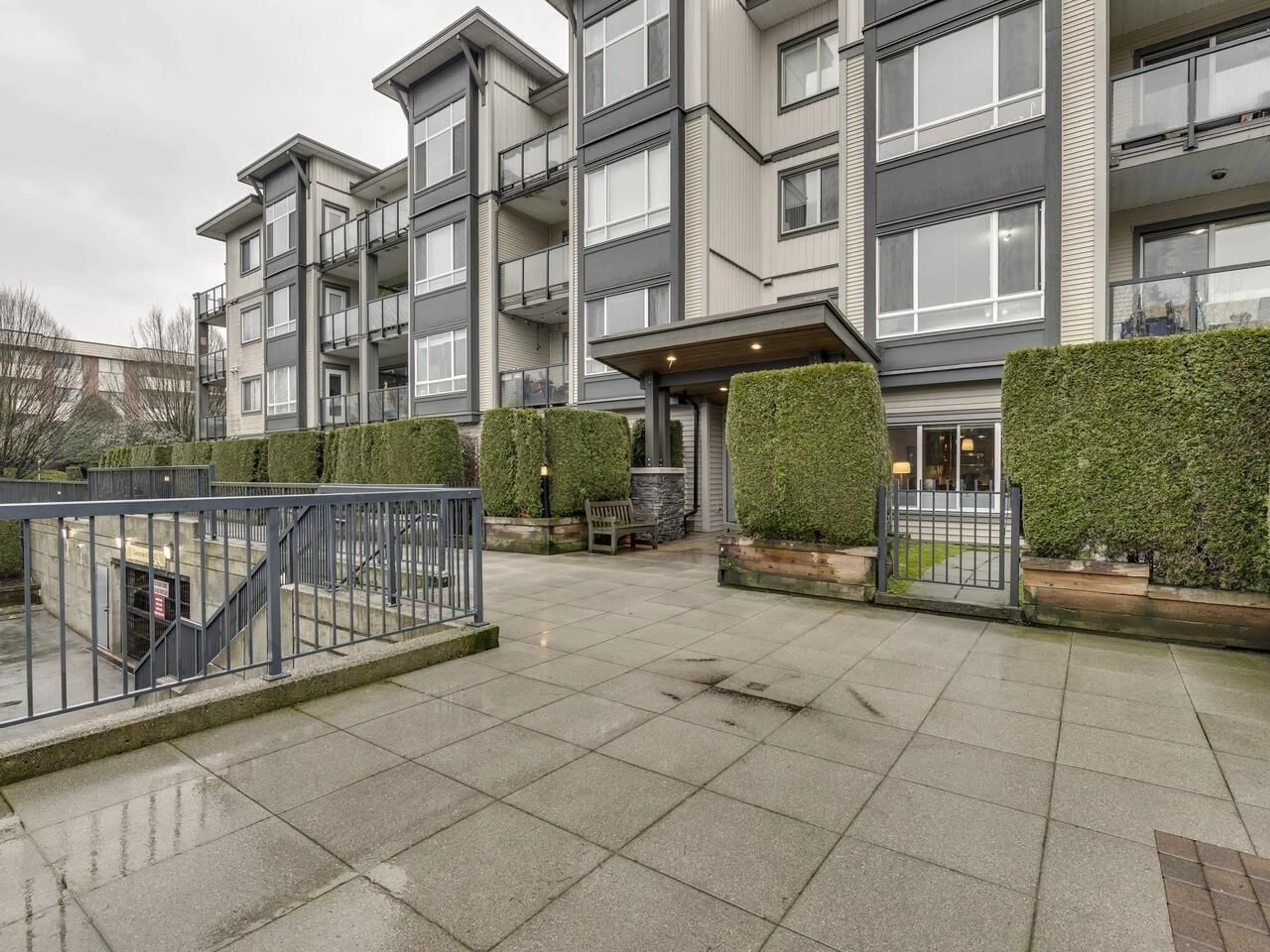 Patio, street for 404 - 2943 NELSON, Abbotsford British Columbia V2S0C8