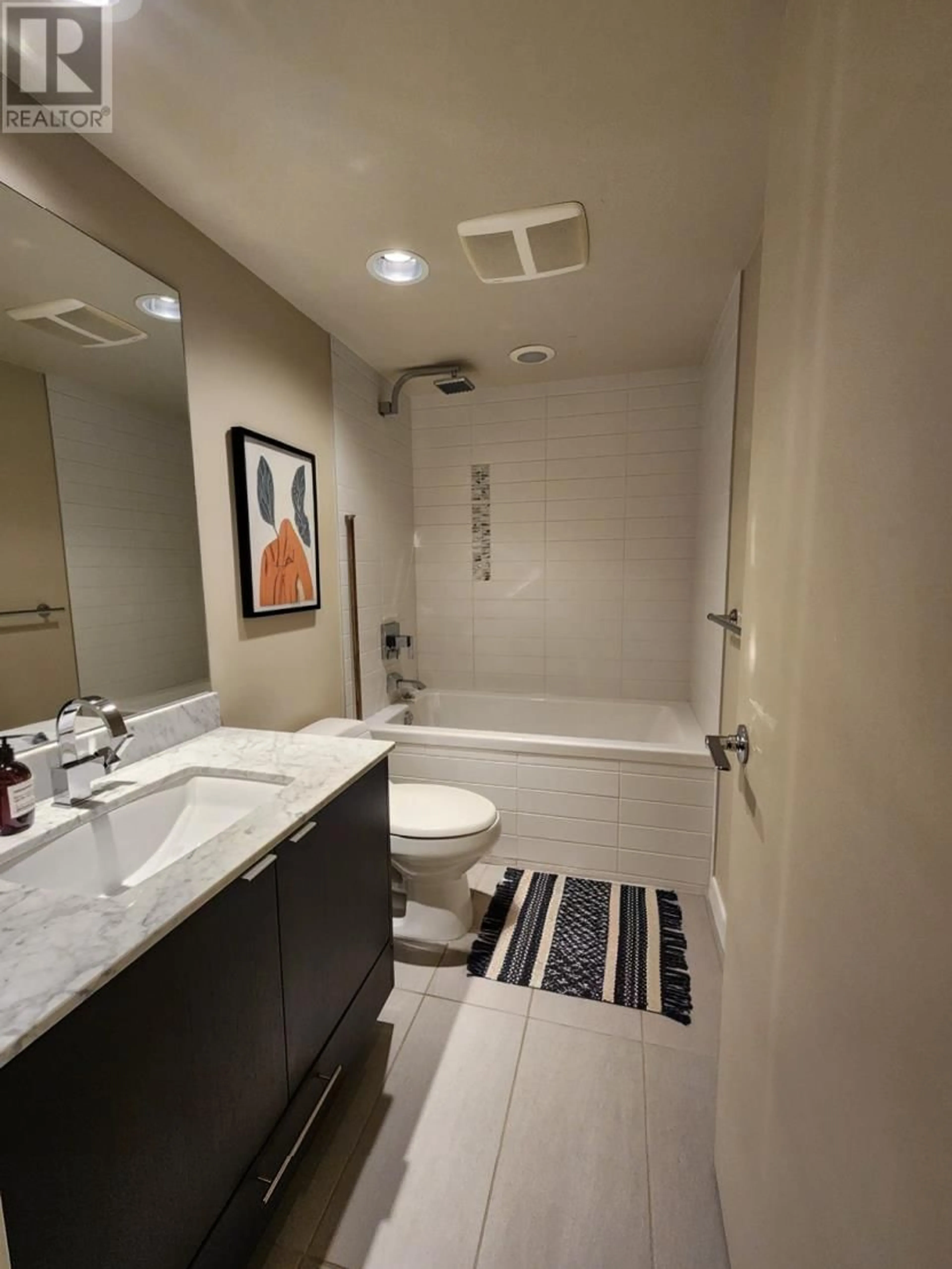 Contemporary bathroom, ceramic/tile floor for 1907 7328 ARCOLA STREET, Burnaby British Columbia V5E0A7