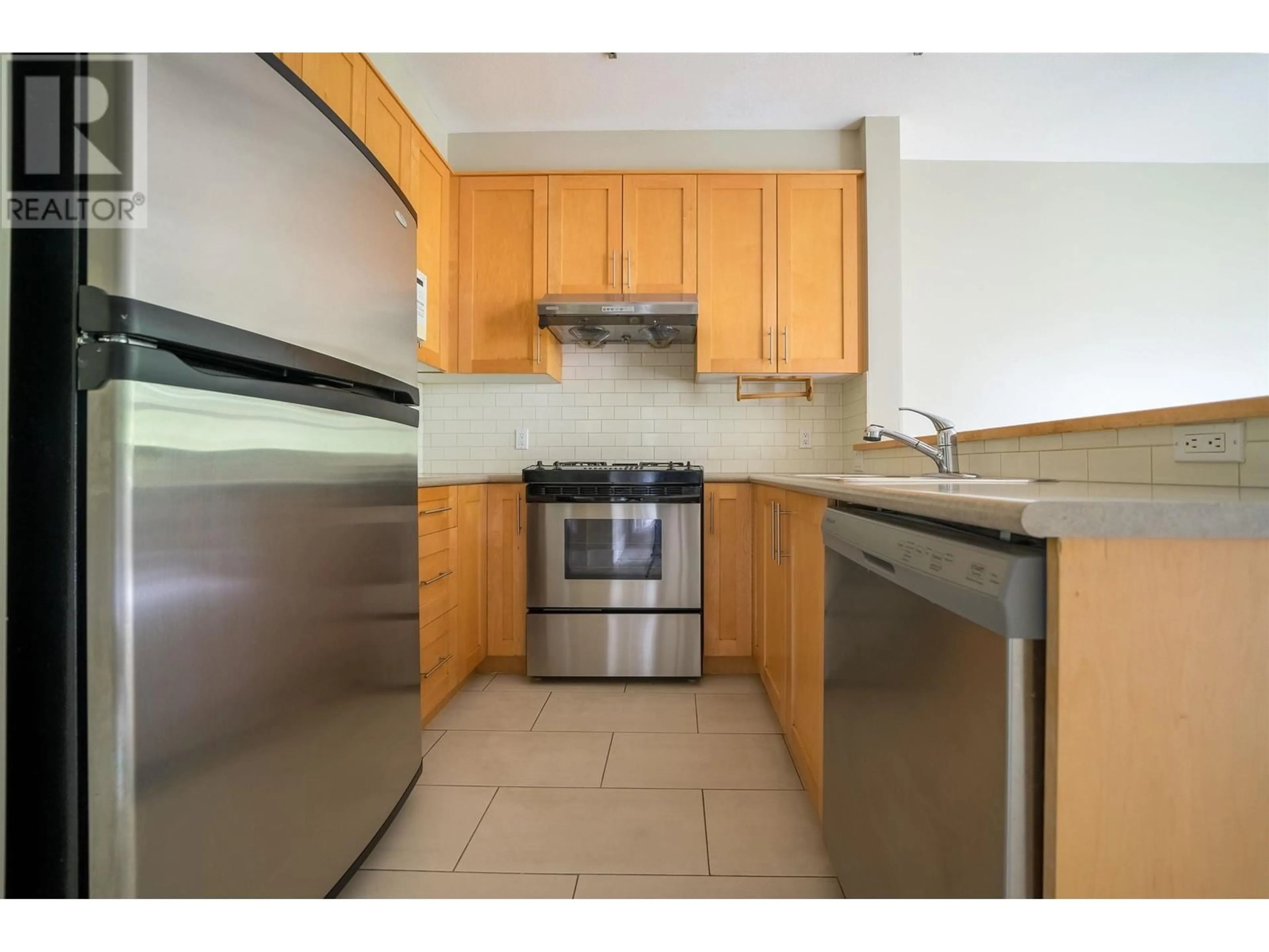 Standard kitchen, unknown for 421 2083 W 33RD AVENUE, Vancouver British Columbia V6M4M6