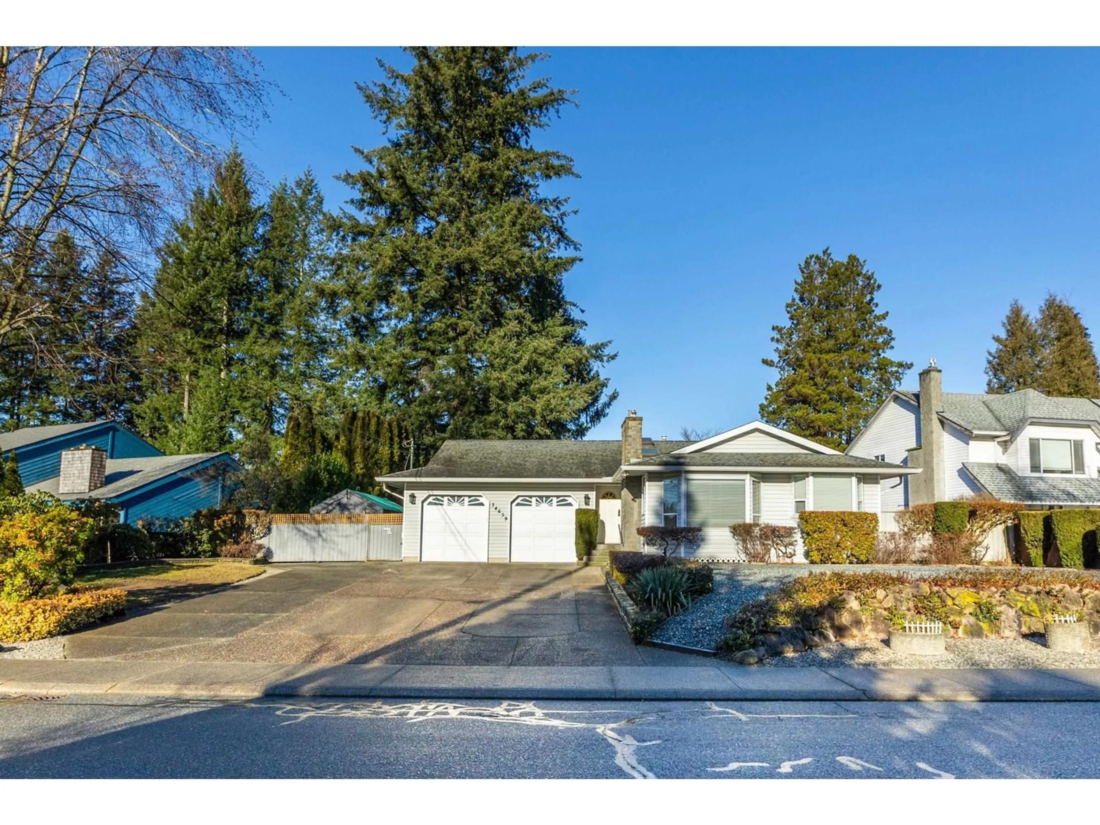 A pic from outside/outdoor area/front of a property/back of a property/a pic from drone, street for 34659 LABURNUM AVENUE, Abbotsford British Columbia V2S5C2