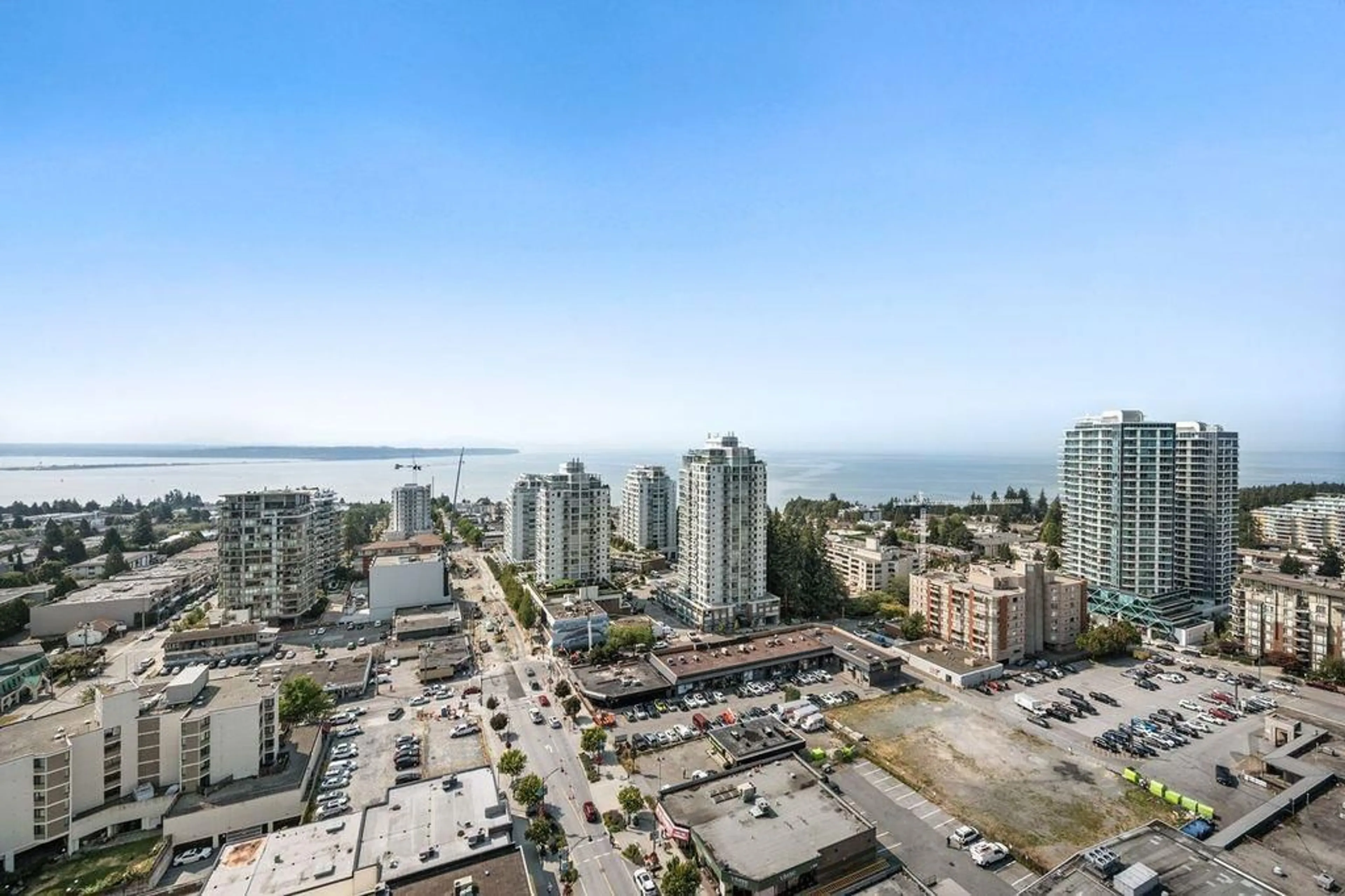 A pic from outside/outdoor area/front of a property/back of a property/a pic from drone, city buildings view from balcony for 2205 1588 JOHNSTON ROAD, White Rock British Columbia V4B0C5