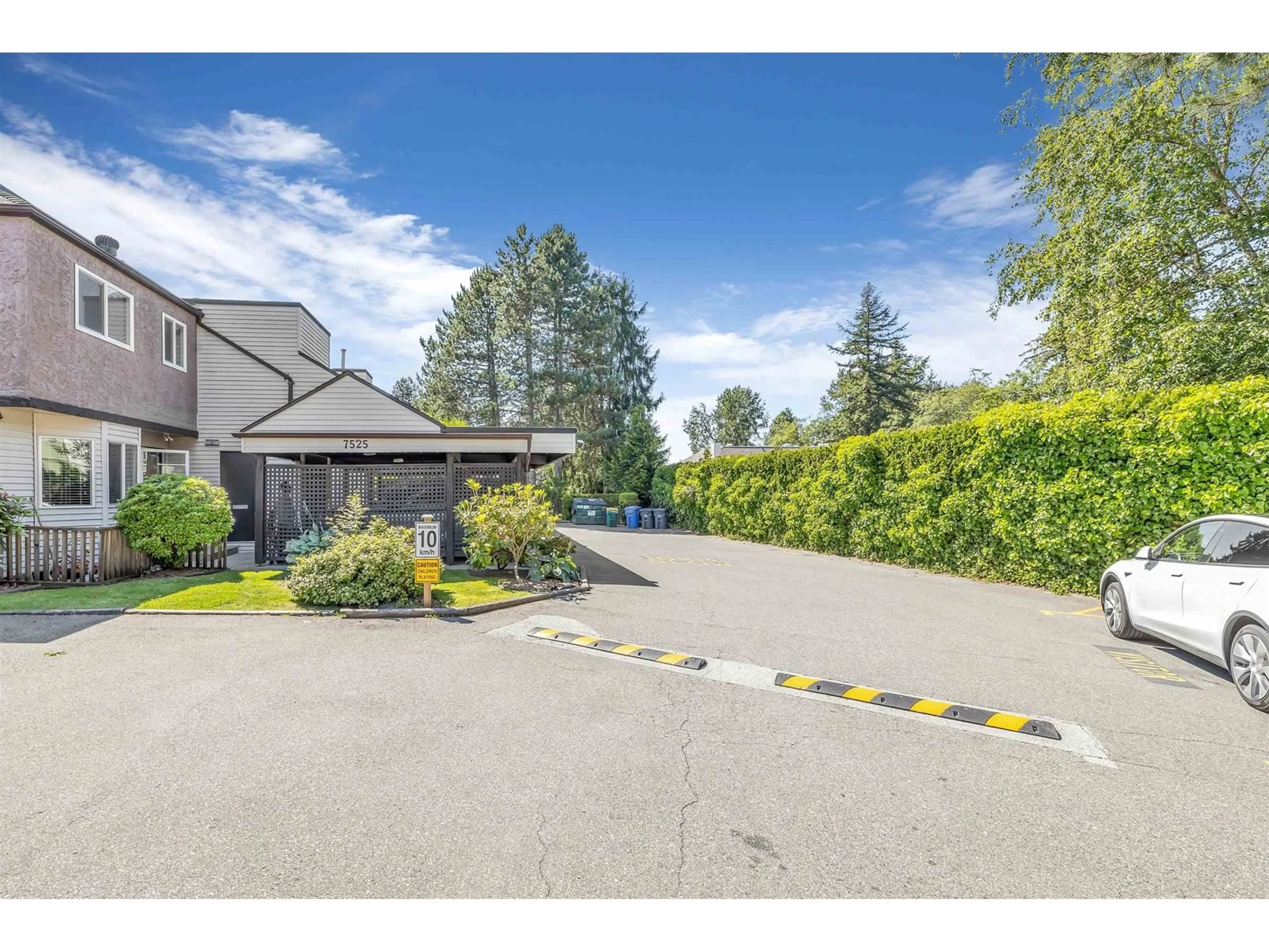 A pic from outside/outdoor area/front of a property/back of a property/a pic from drone, street for 28 7525 140 STREET, Surrey British Columbia V3W5J9