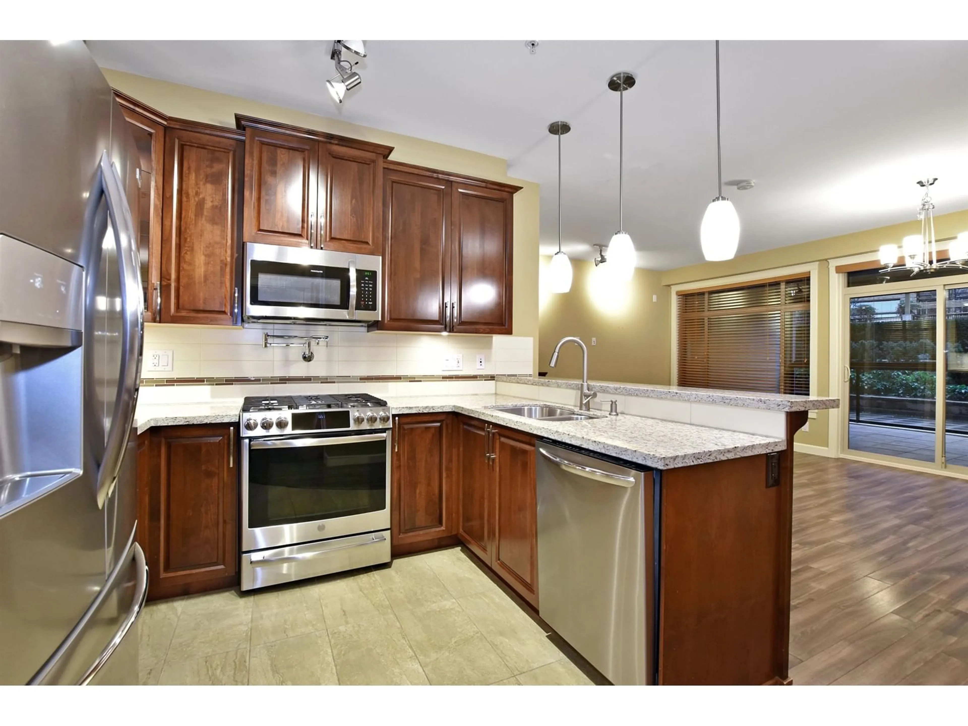 Open concept kitchen, ceramic/tile floor for 123 32445 SIMON AVENUE, Abbotsford British Columbia V2T0G7