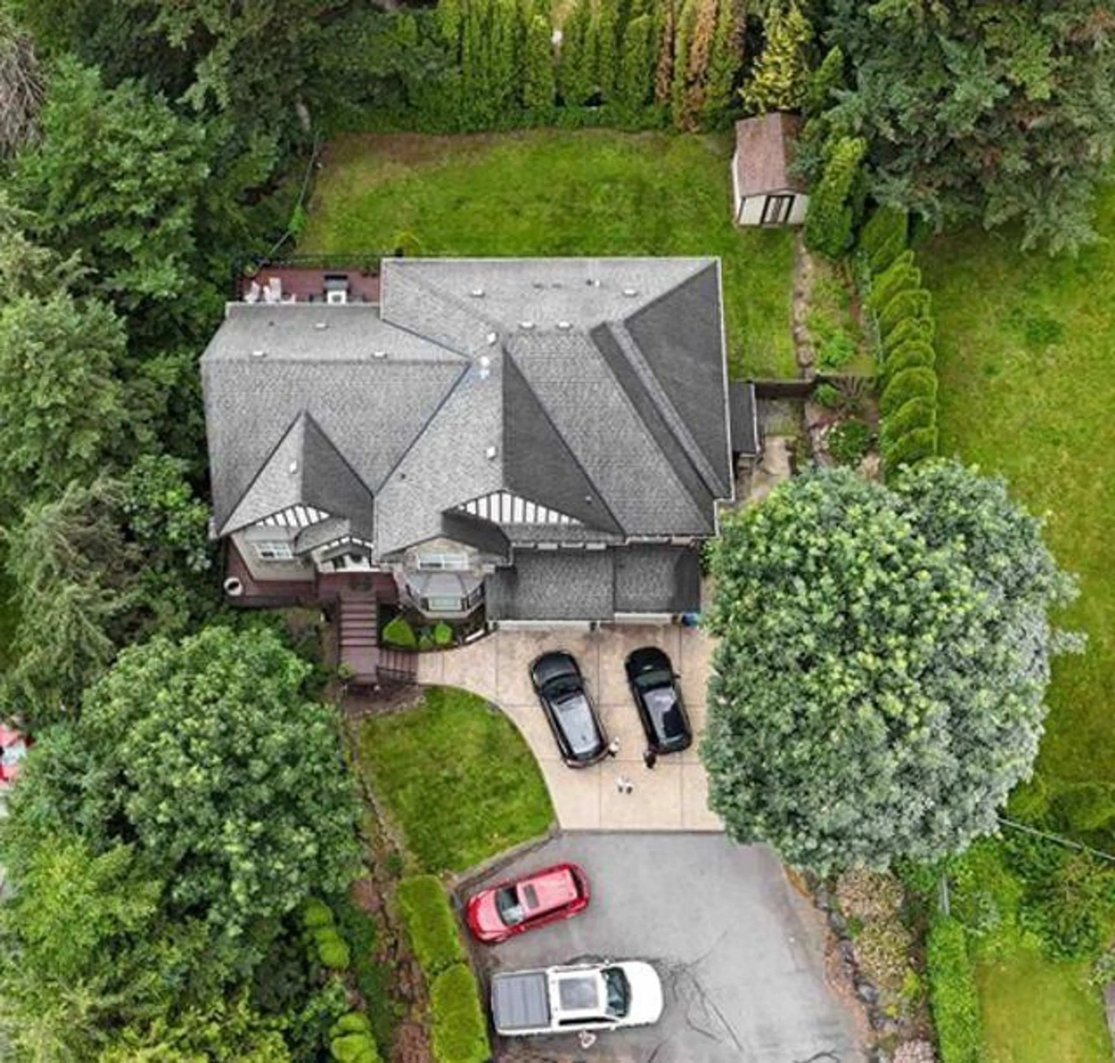 A pic from outside/outdoor area/front of a property/back of a property/a pic from drone, street for 35158 ROCKWELL DRIVE, Abbotsford British Columbia V3G2E1