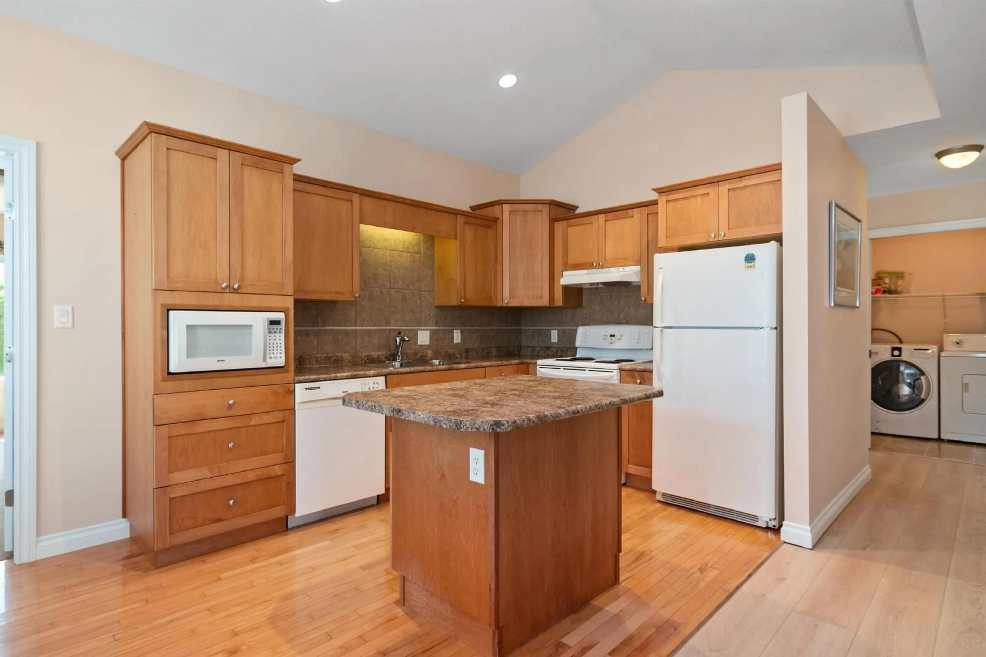 Standard kitchen, unknown for 3 648 COQUIHALLA STREET|Hope, Hope British Columbia V0X1L0