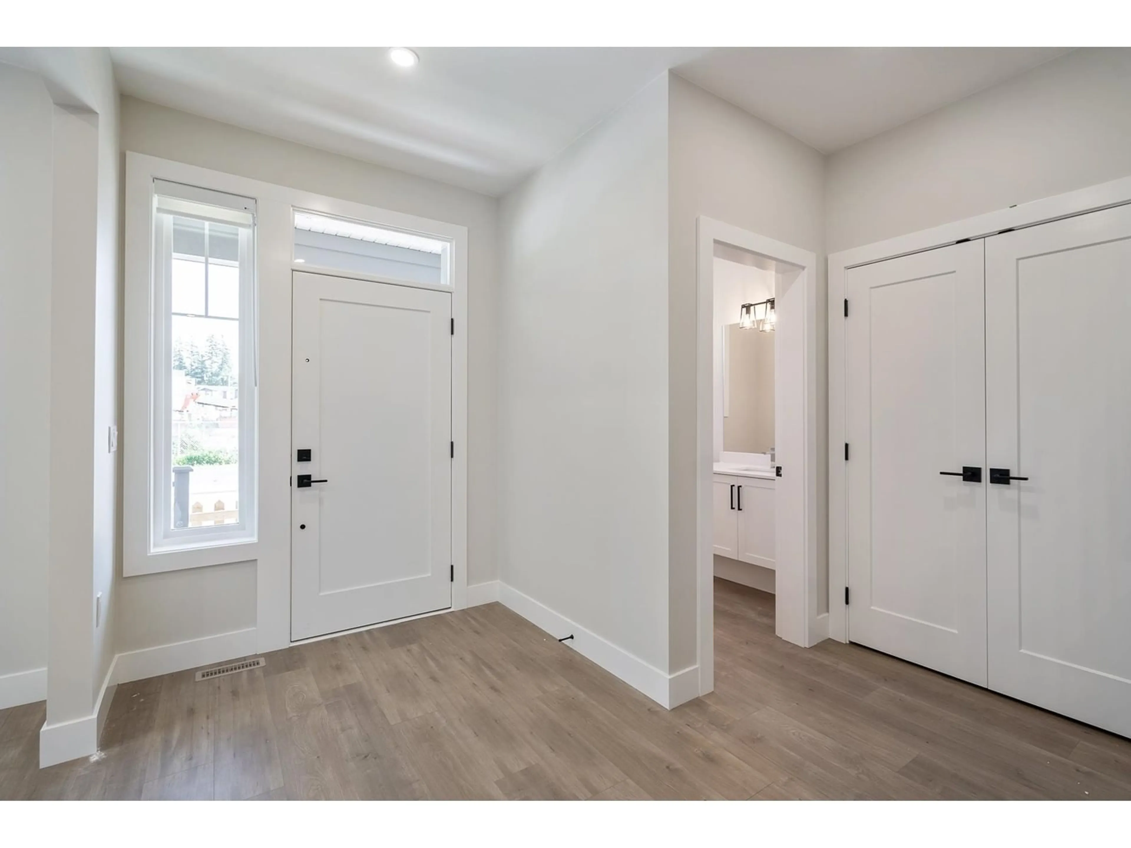 Indoor entryway for 20517 76, Langley British Columbia V2Y3T1