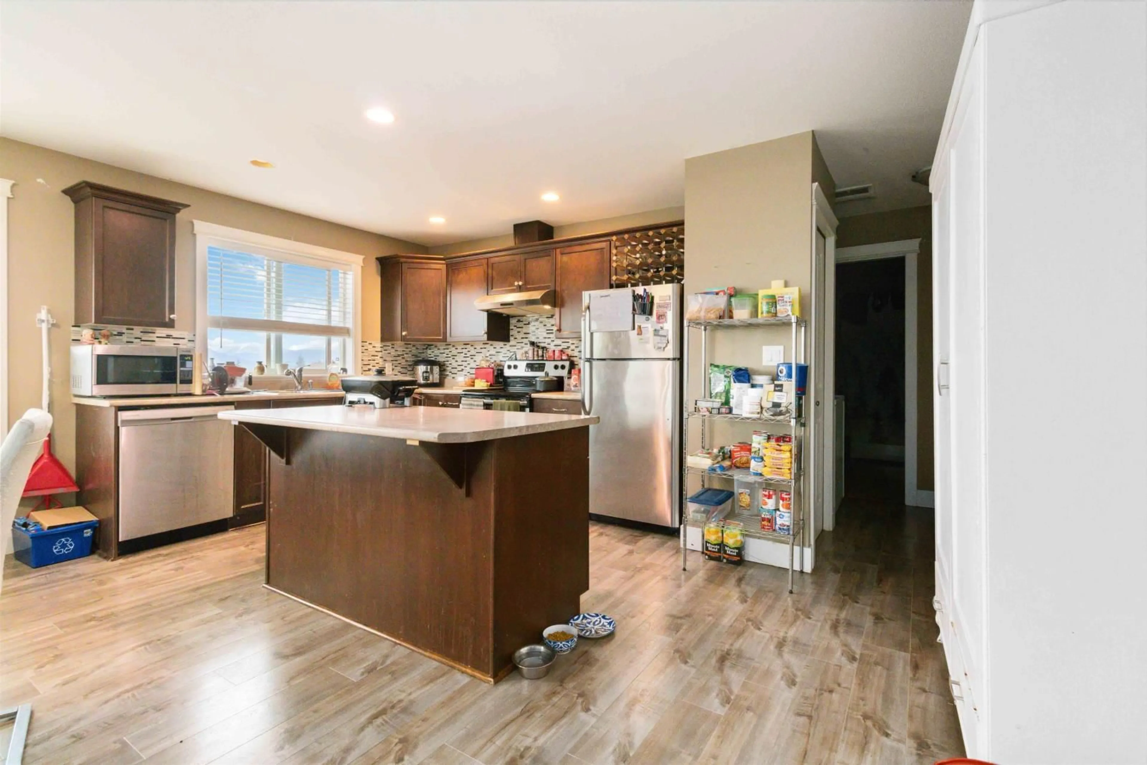 Open concept kitchen, unknown for 47213 SKYLINE DRIVE|Promontory, Chilliwack British Columbia V2R0R4