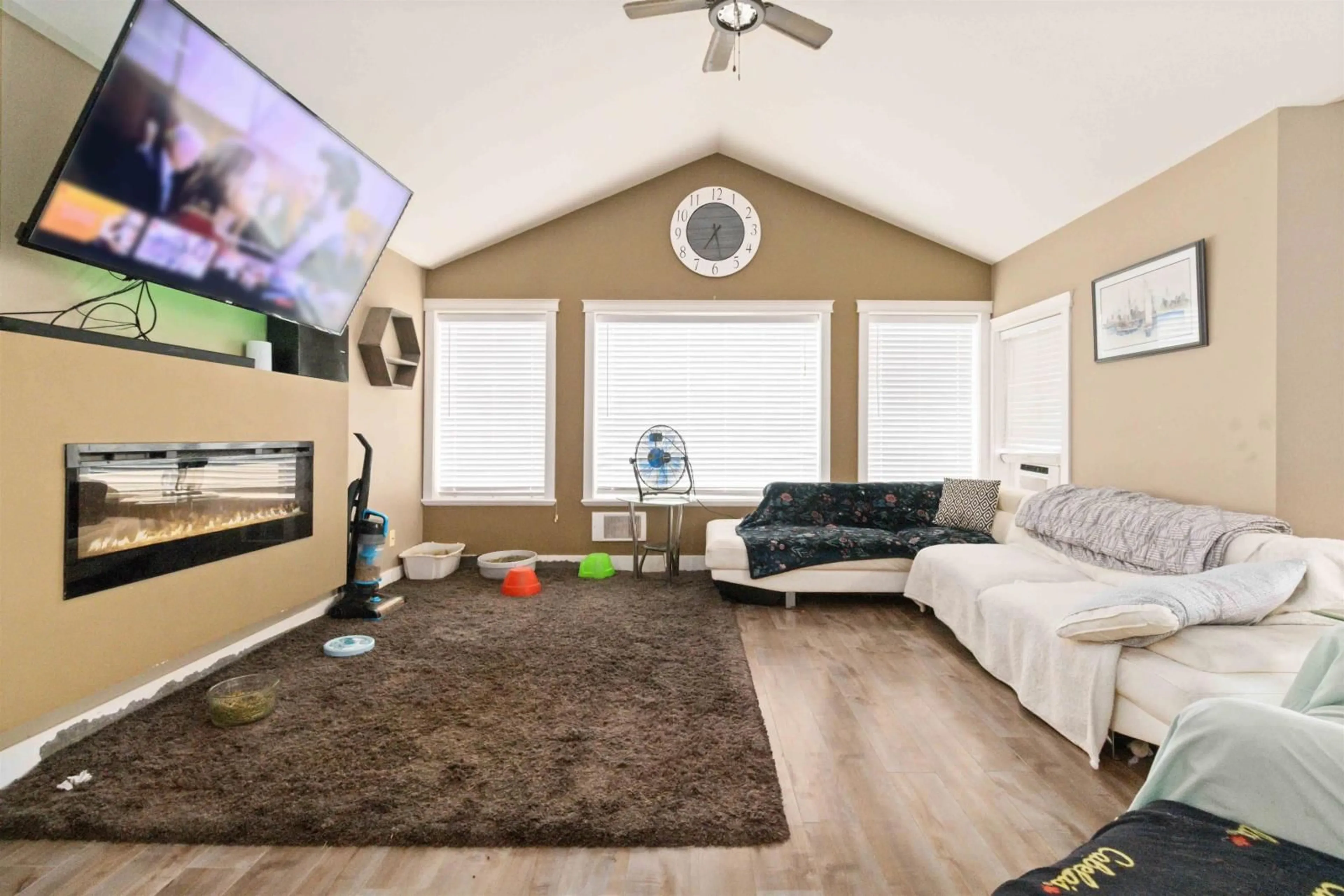 Living room with furniture, unknown for 47213 SKYLINE DRIVE|Promontory, Chilliwack British Columbia V2R0R4