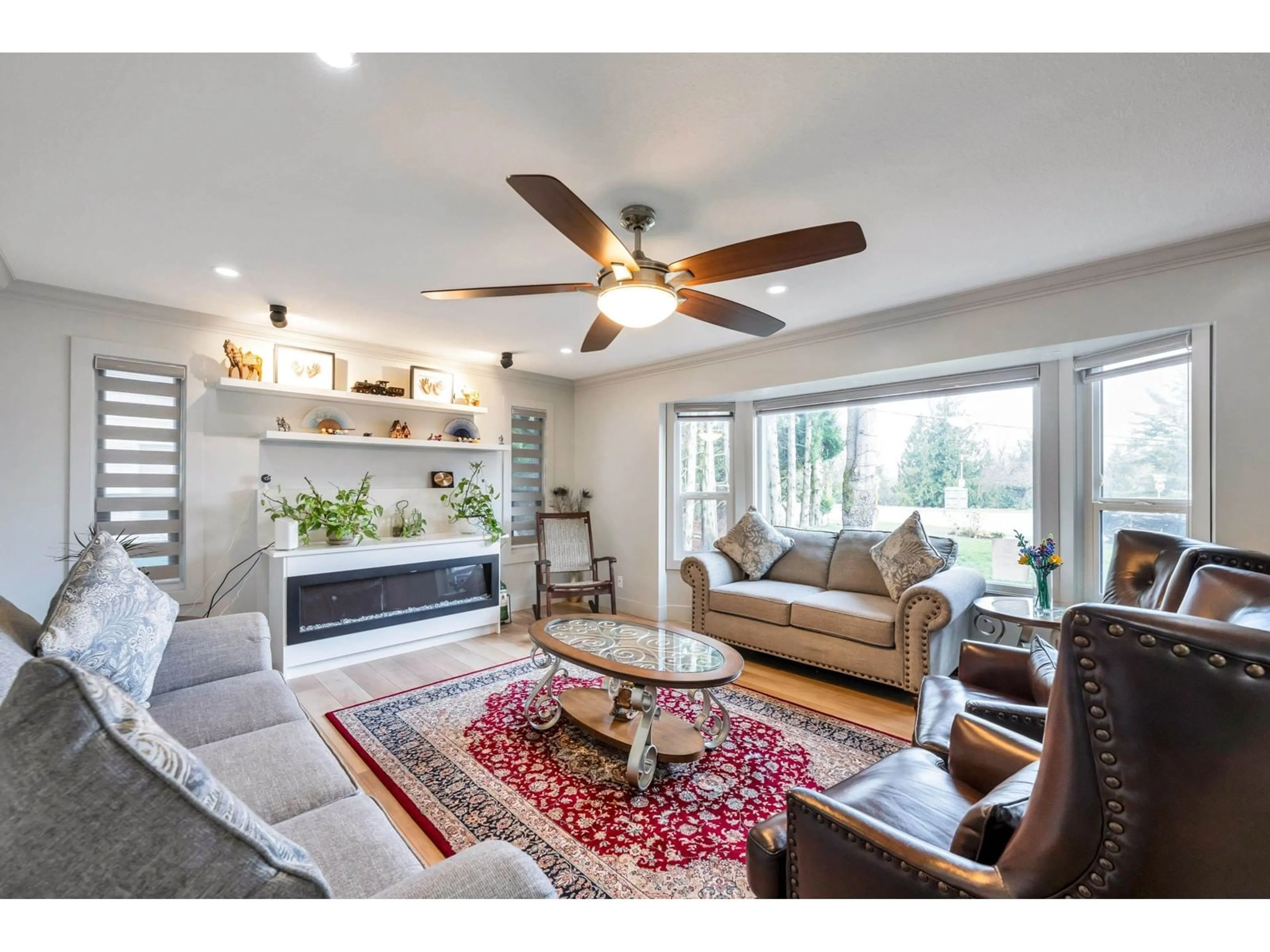 Living room with furniture, unknown for 32942 BANFF, Abbotsford British Columbia V2S7B1