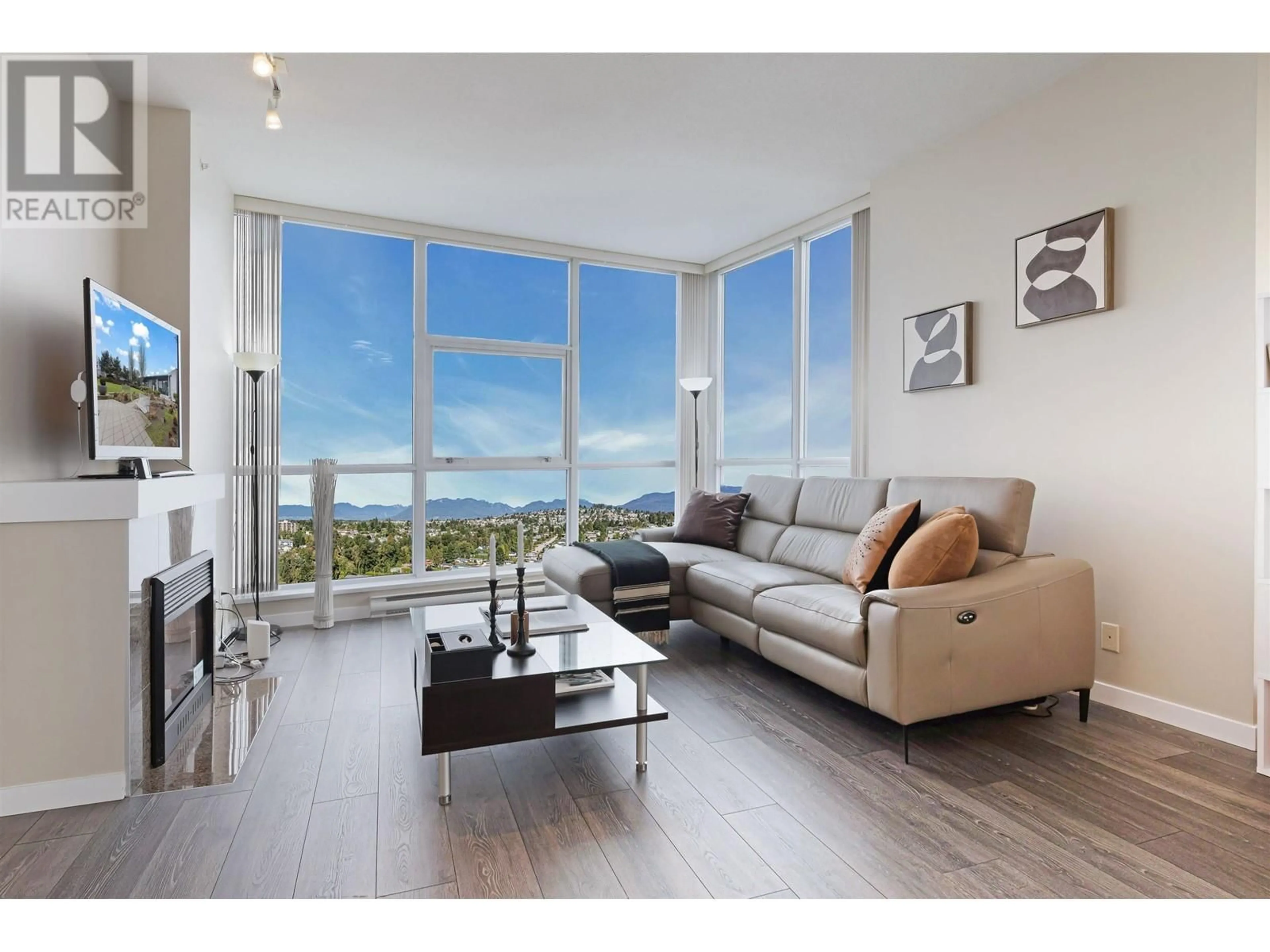 Living room with furniture, wood/laminate floor for 3002 2225 HOLDOM AVENUE, Burnaby British Columbia V5B0A1