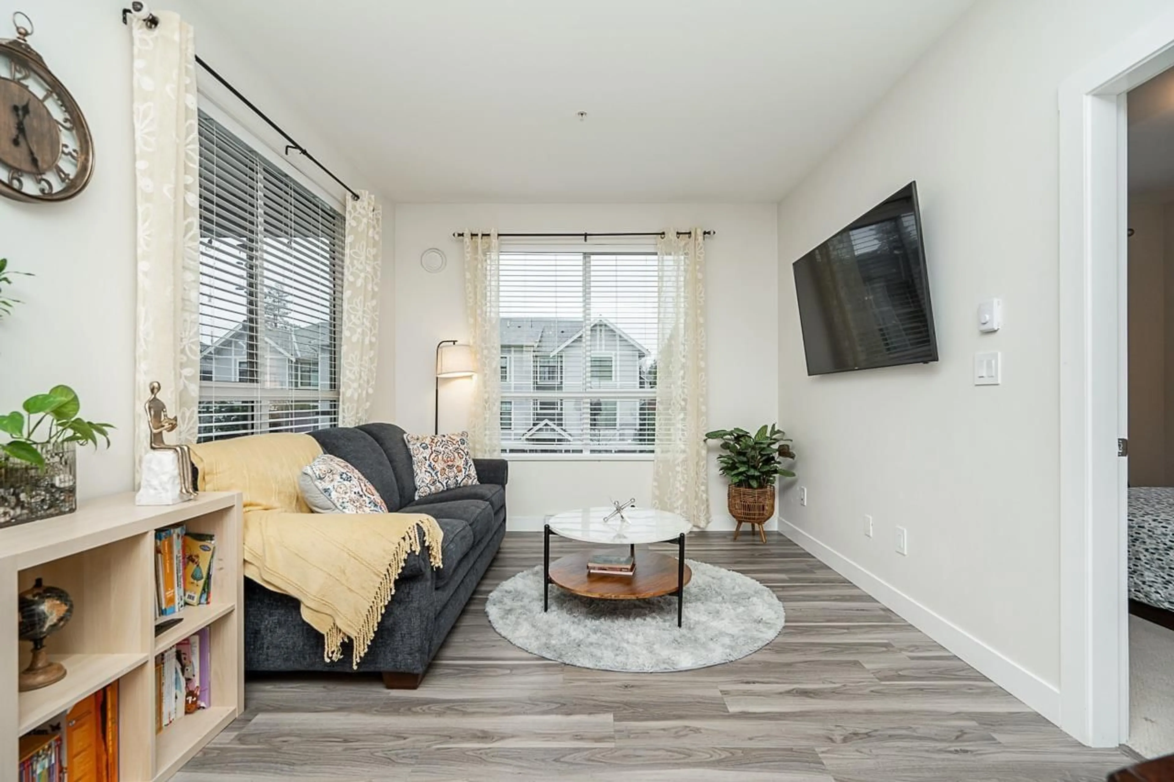 Living room with furniture, wood/laminate floor for 210 20356 72B AVENUE, Langley British Columbia V2Y4J9