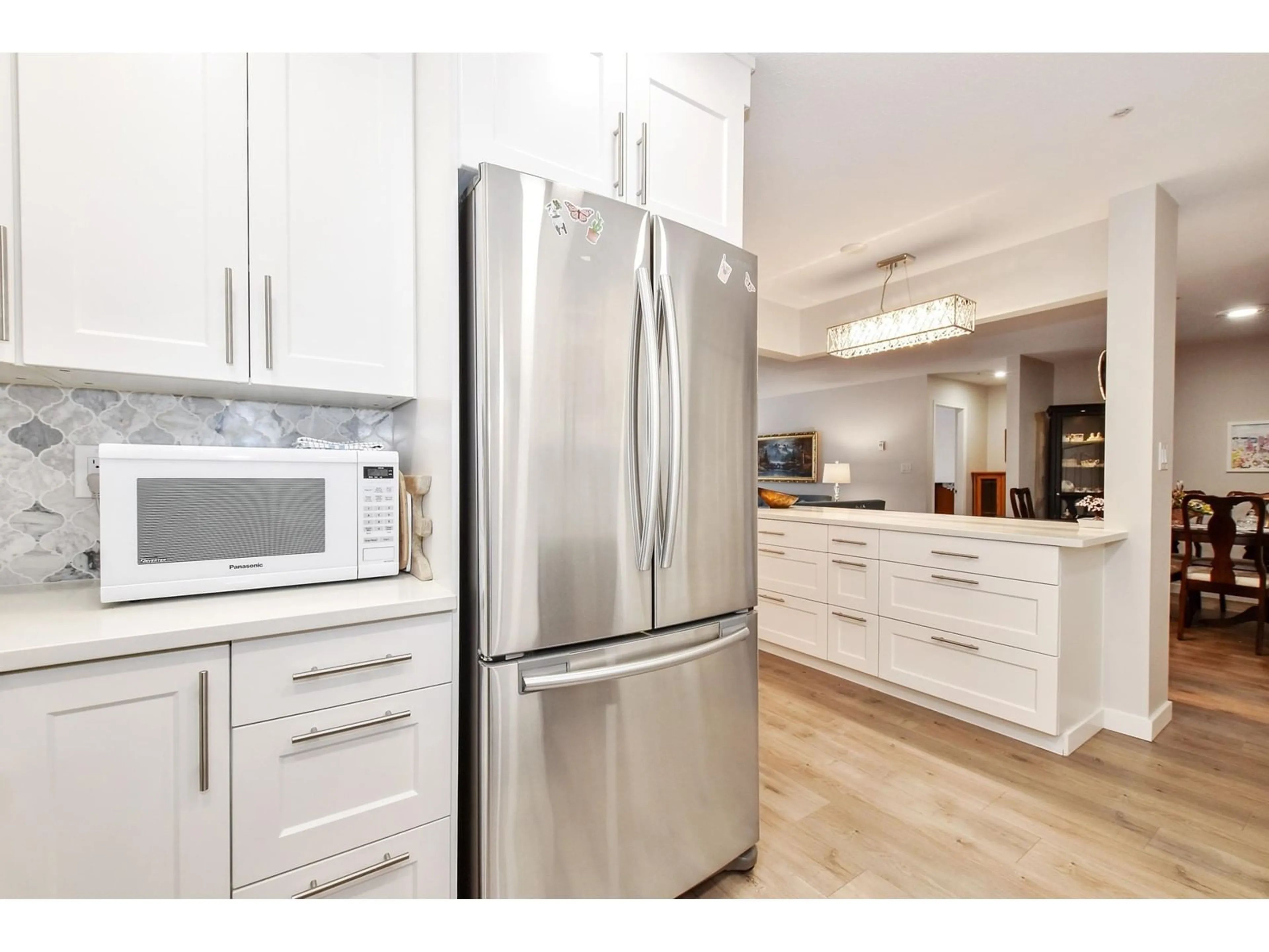 Open concept kitchen, unknown for 117 2451 GLADWIN ROAD, Abbotsford British Columbia V2T3N8