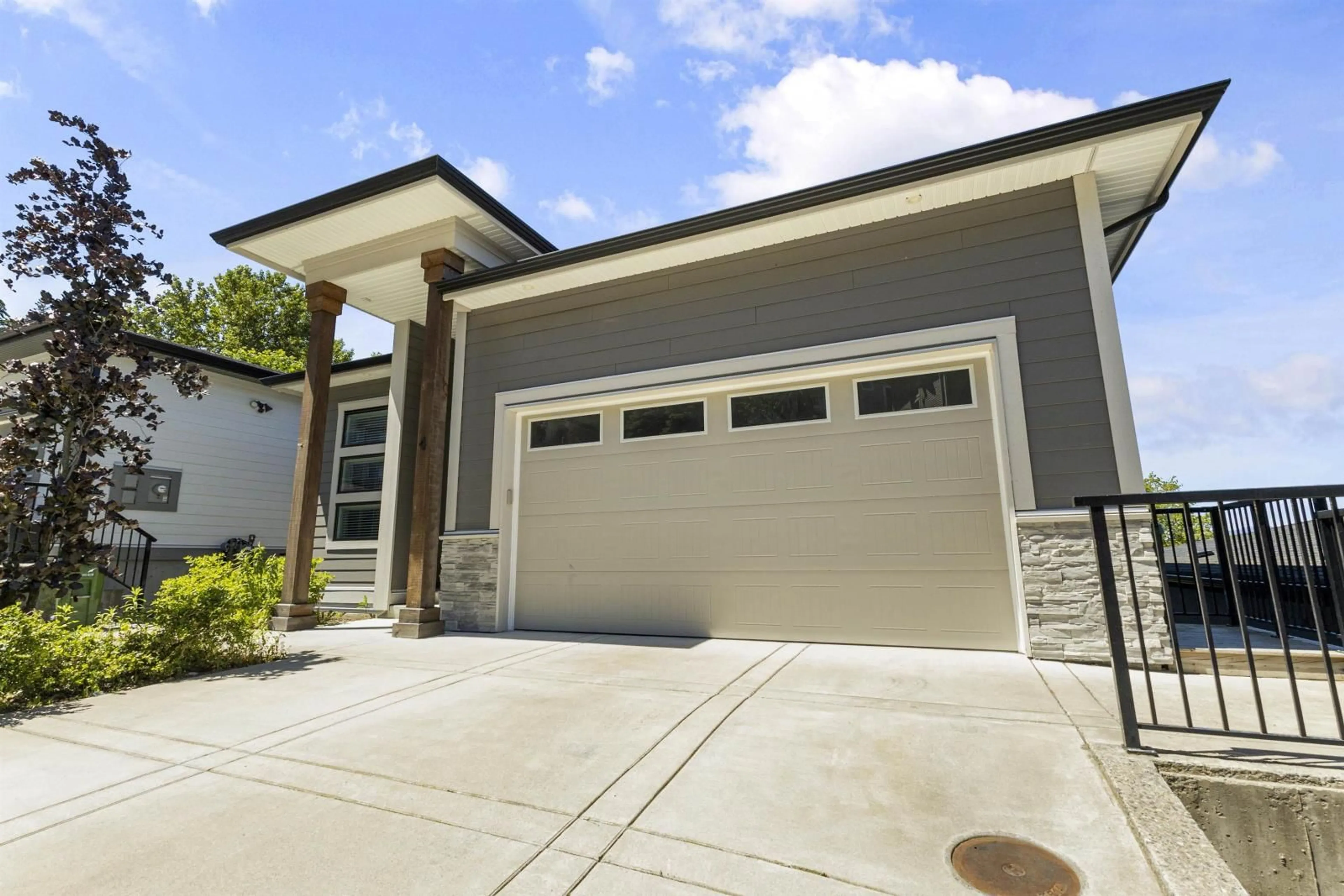 Home with vinyl exterior material, street for 4 5248 GOLDSPRING PLACE|Promontory, Chilliwack British Columbia V2R5S5