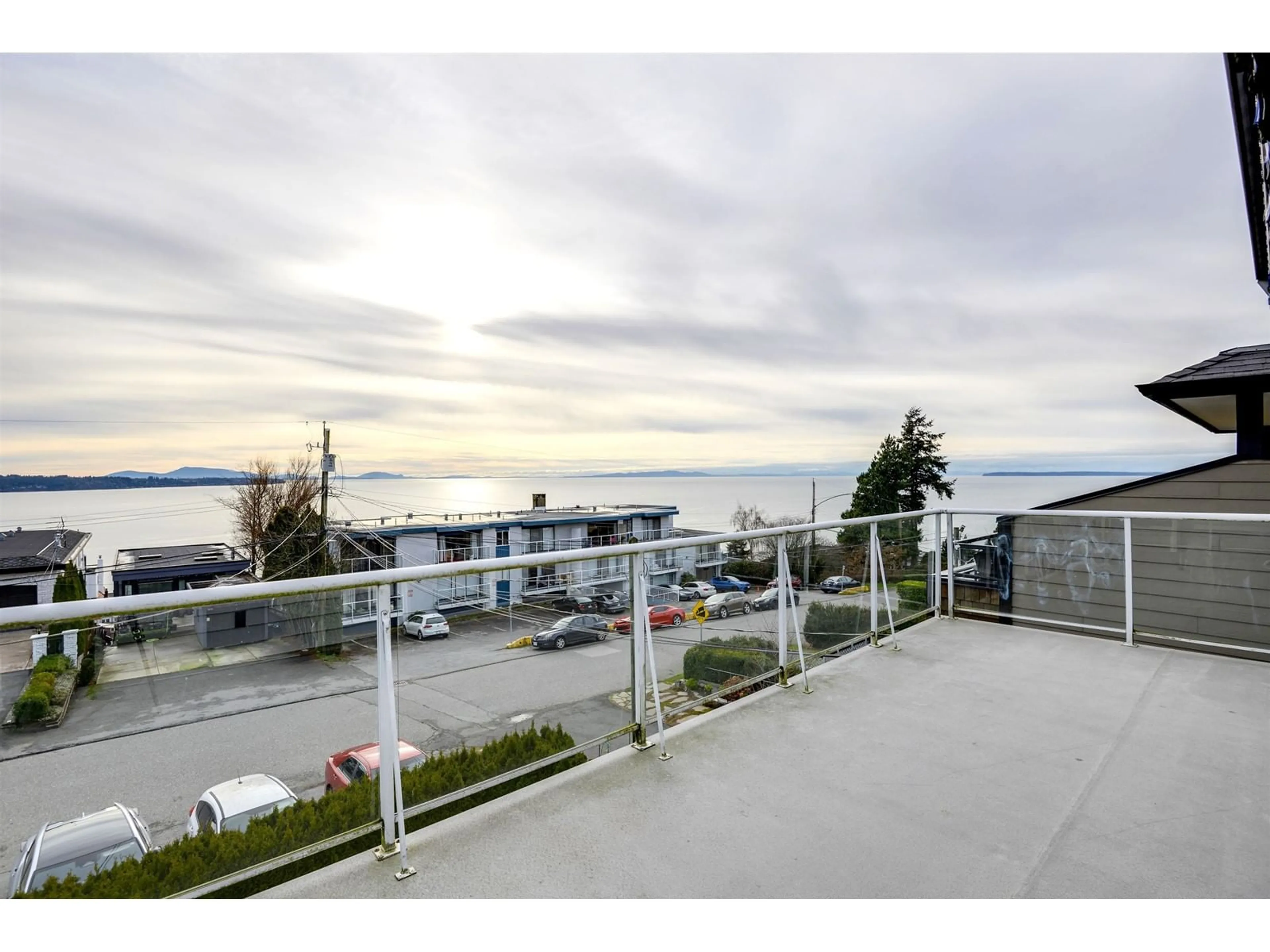 Patio, water/lake/river/ocean view for 15173 ROYAL AVENUE, White Rock British Columbia V4B1M2