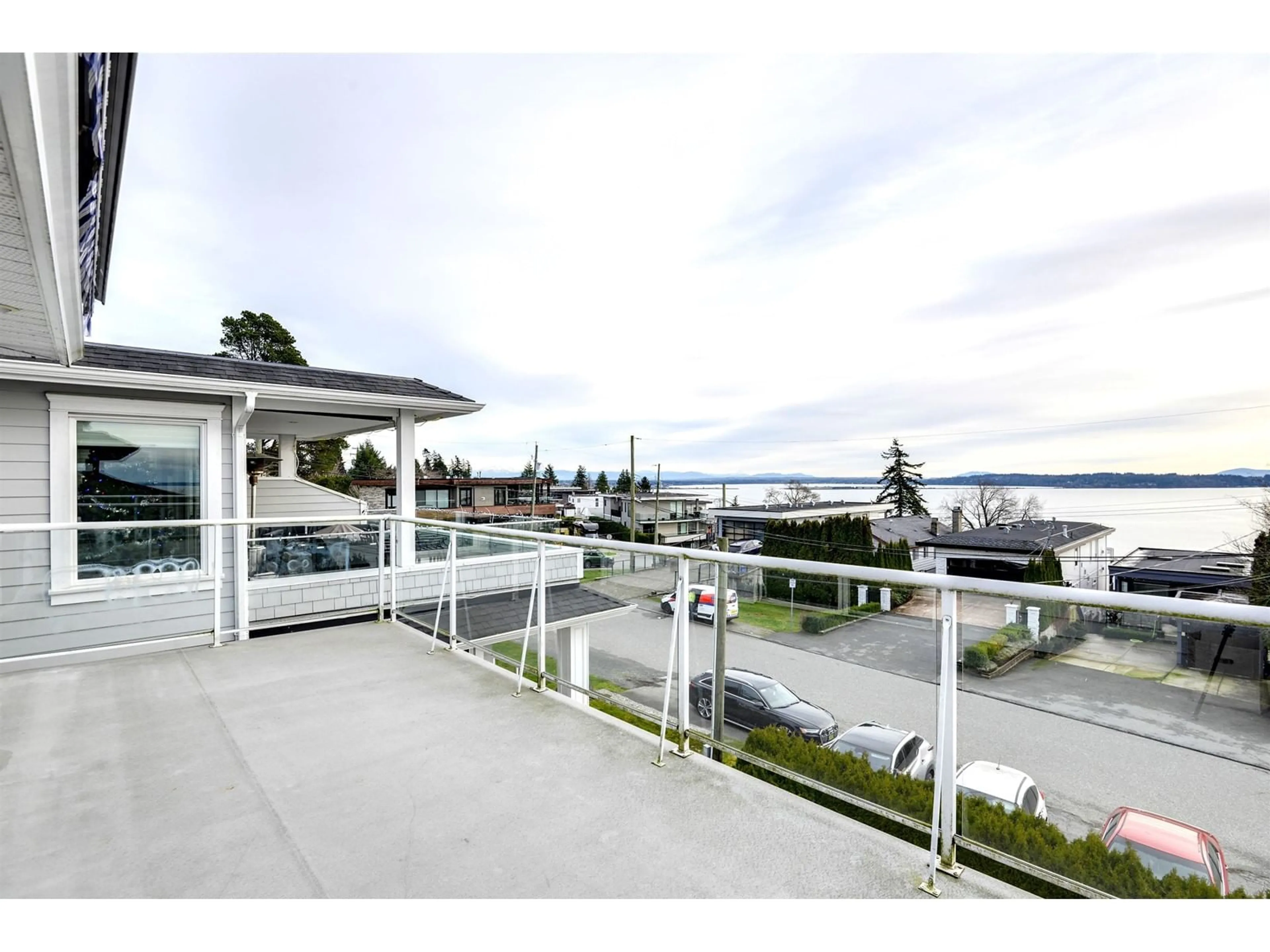 Patio, water/lake/river/ocean view for 15173 ROYAL AVENUE, White Rock British Columbia V4B1M2