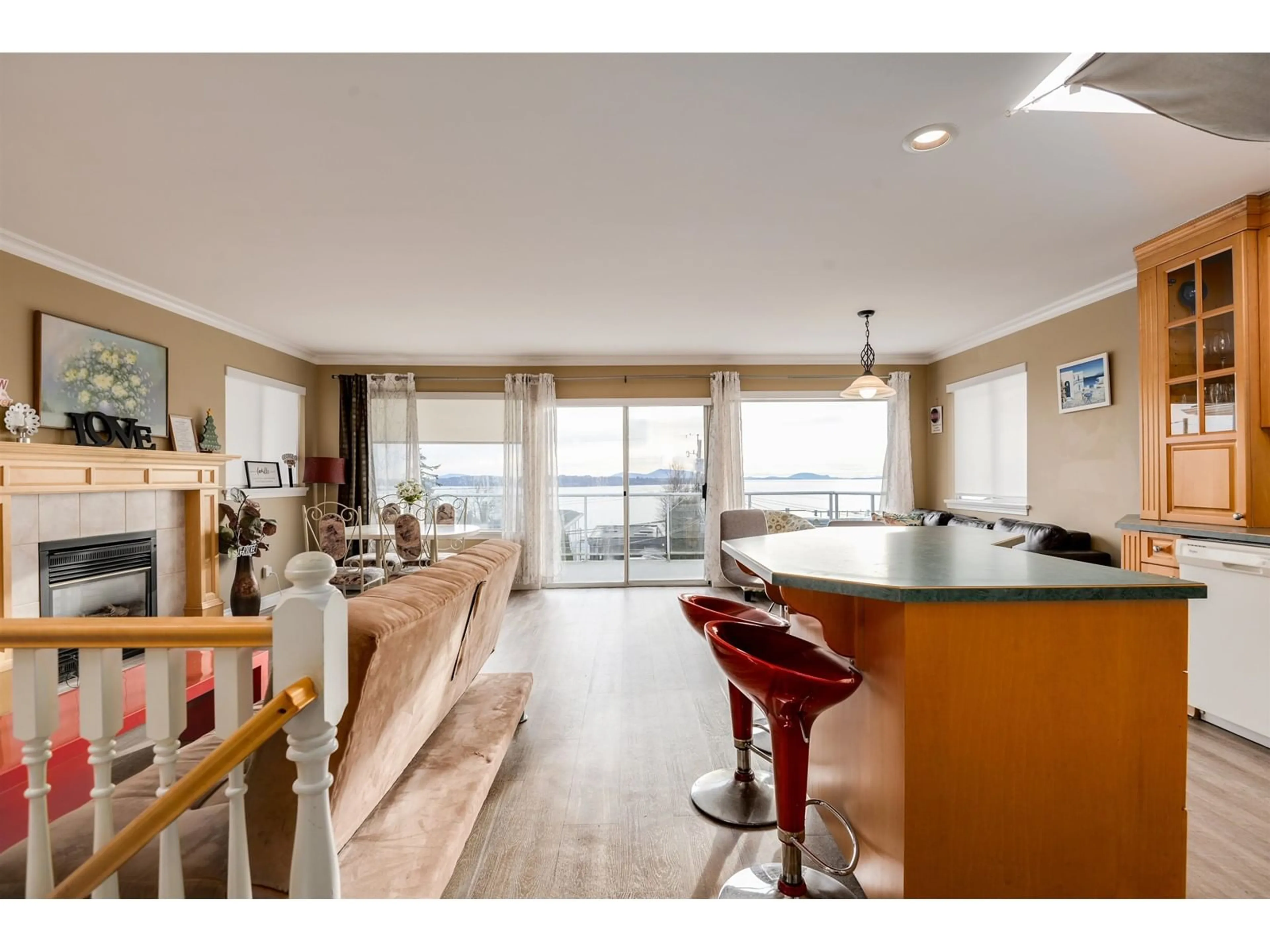 Open concept kitchen, unknown for 15173 ROYAL AVENUE, White Rock British Columbia V4B1M2