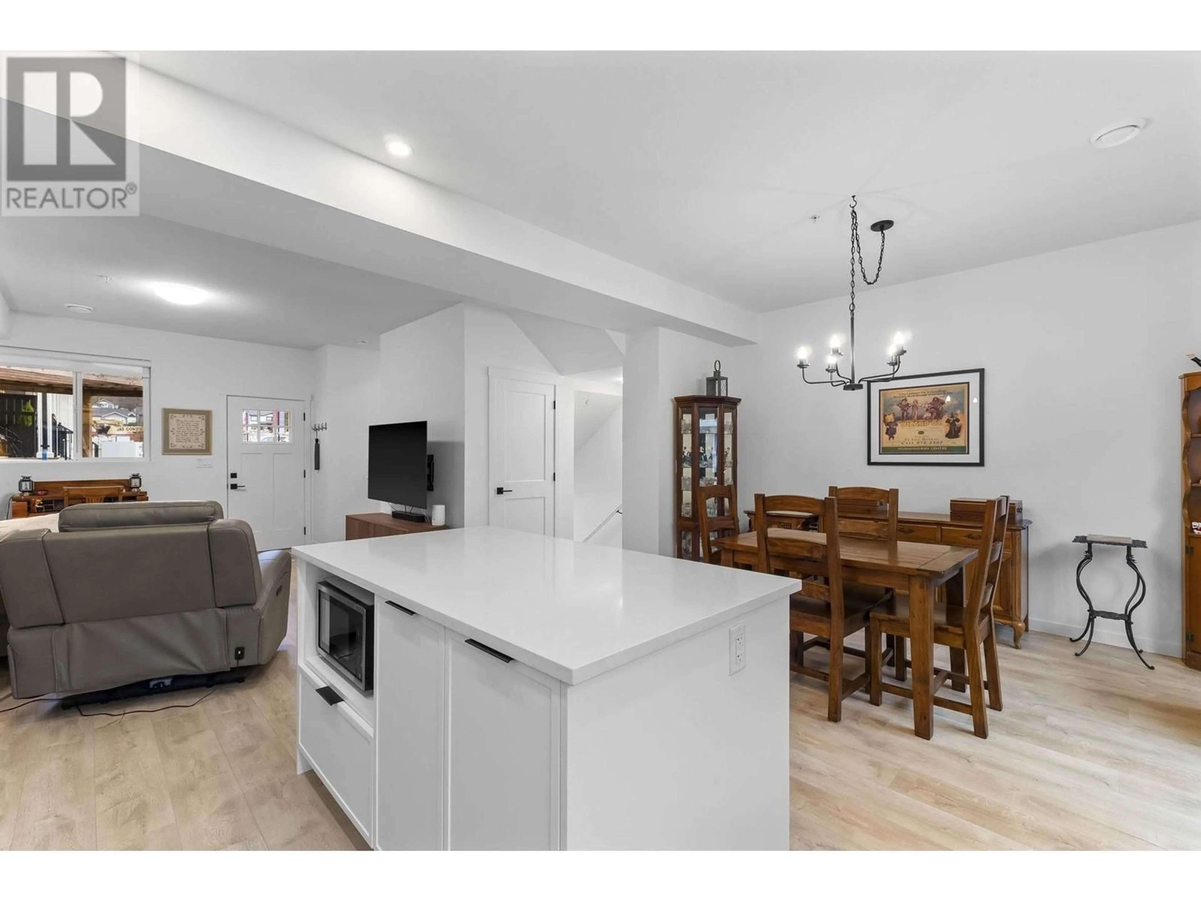 Open concept kitchen, unknown for 114 24951 112 AVENUE, Maple Ridge British Columbia V2W1Z6