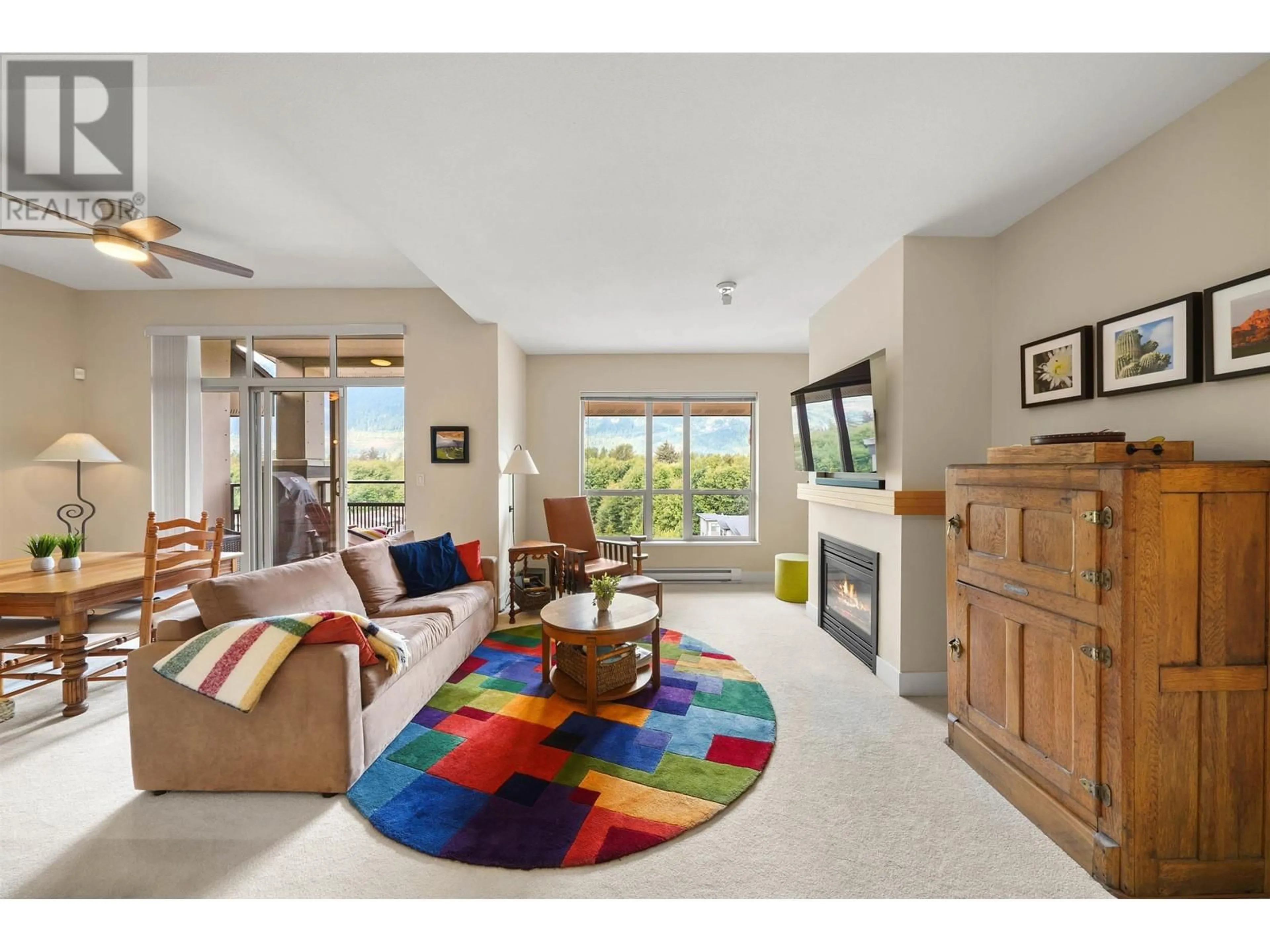 Living room with furniture, carpet floor for 603 1211 VILLAGE GREEN WAY, Squamish British Columbia V8B0R7