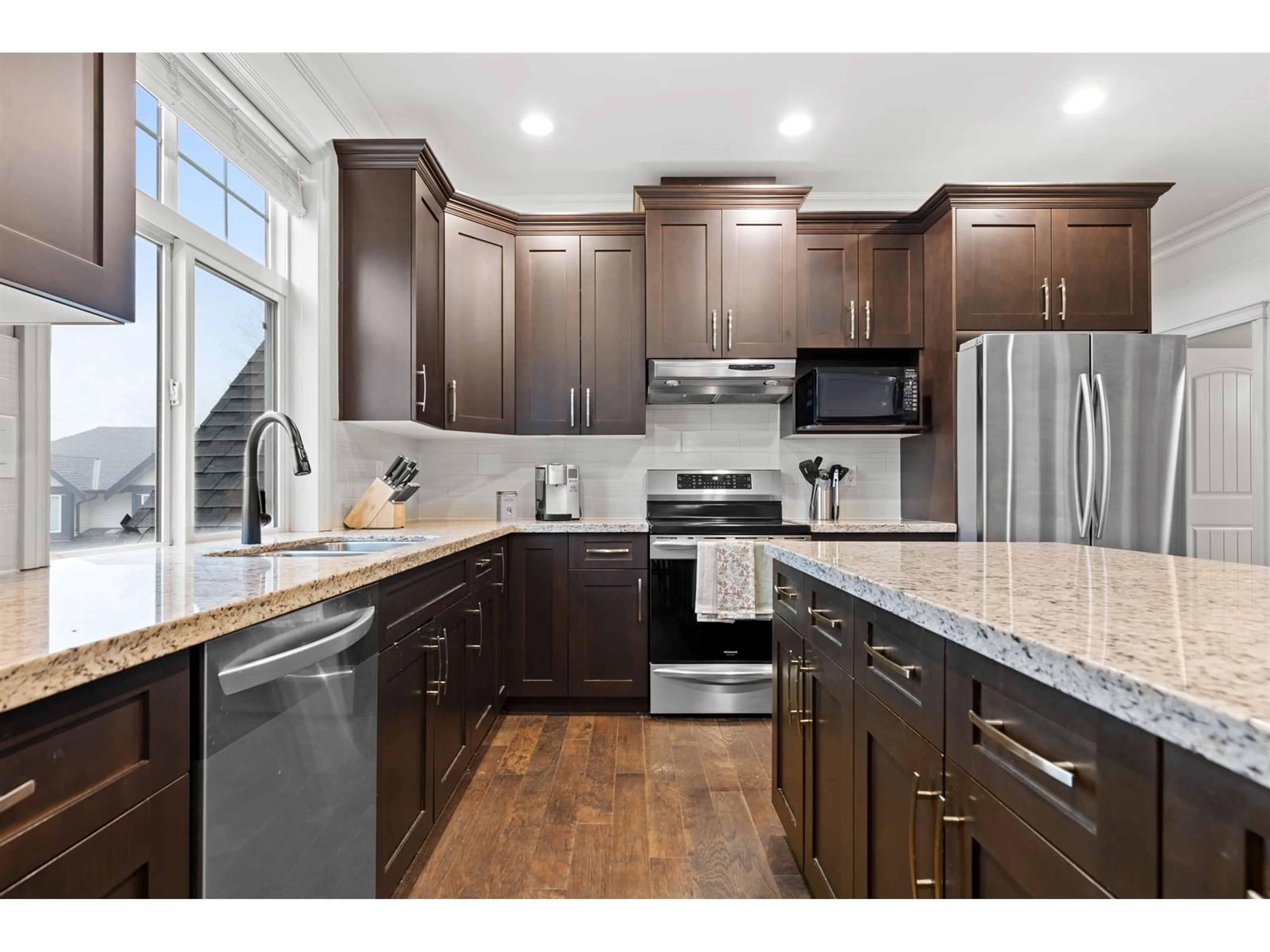 Open concept kitchen, unknown for 3990 KALEIGH COURT, Abbotsford British Columbia V3G3E3