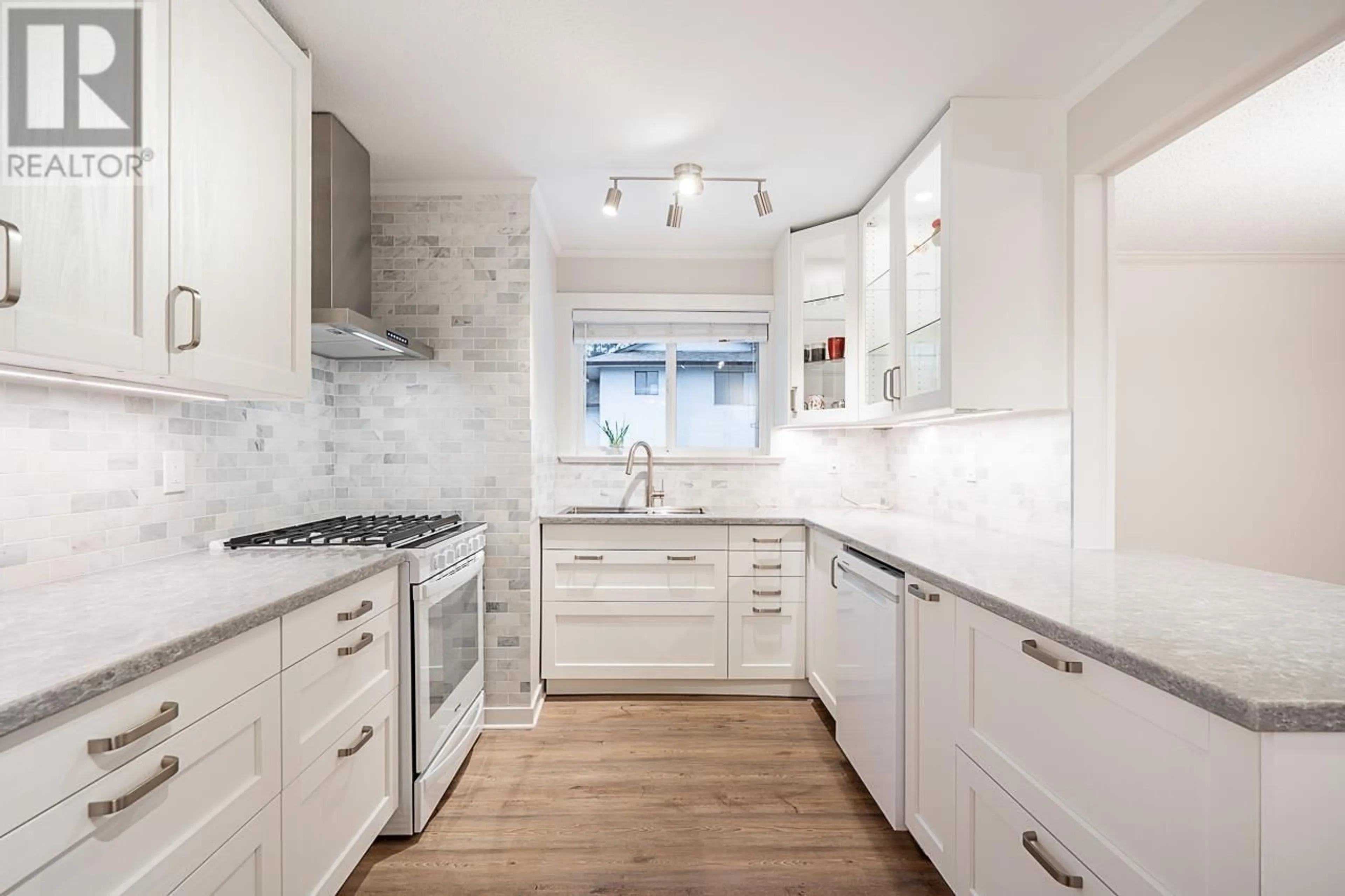 Contemporary kitchen, ceramic/tile floor for 1986 ELIZABETH DRIVE, Coquitlam British Columbia V3E1X8