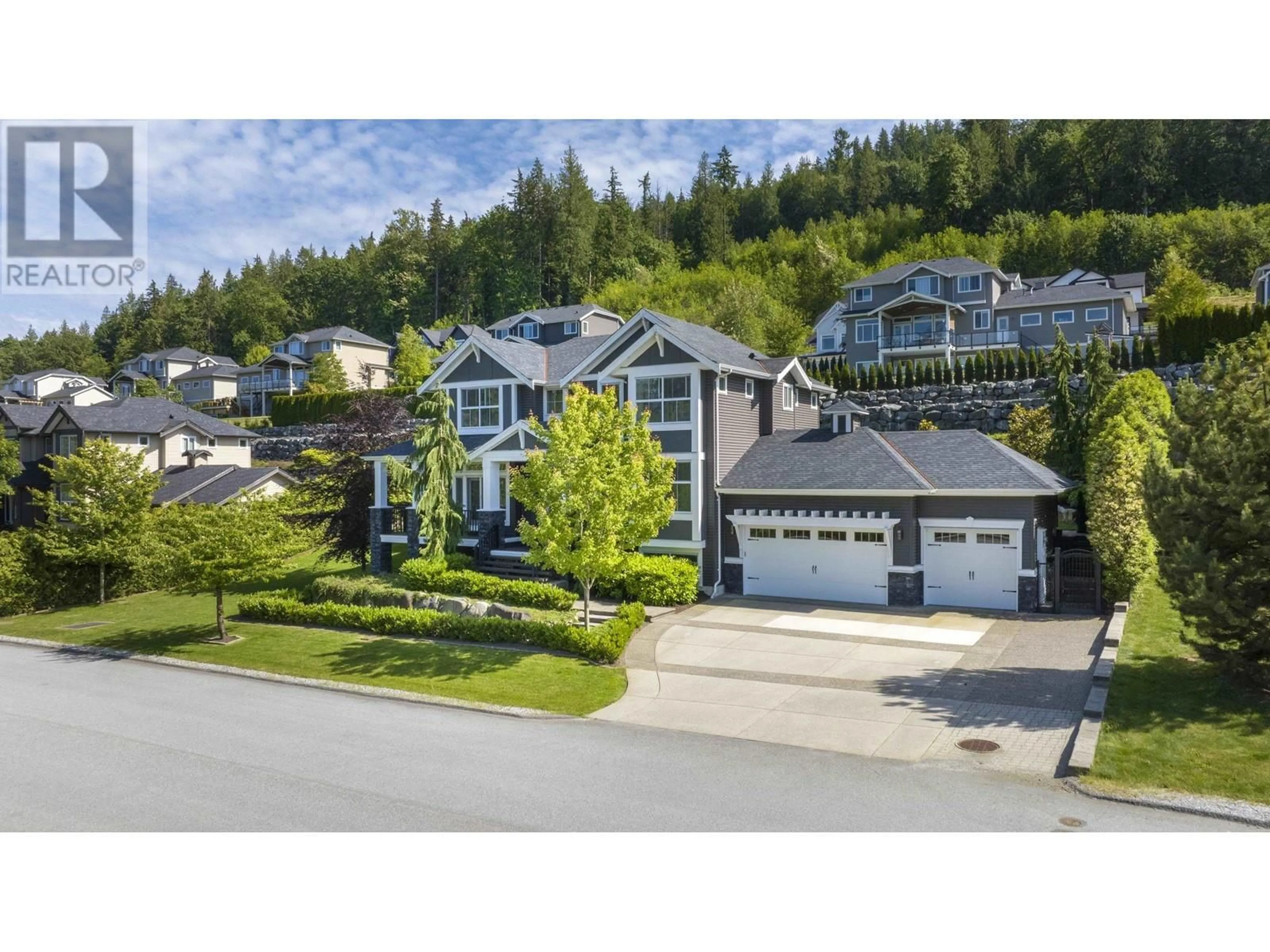 A pic from outside/outdoor area/front of a property/back of a property/a pic from drone, mountain view for 25518 BOSONWORTH AVENUE, Maple Ridge British Columbia V2W1G9