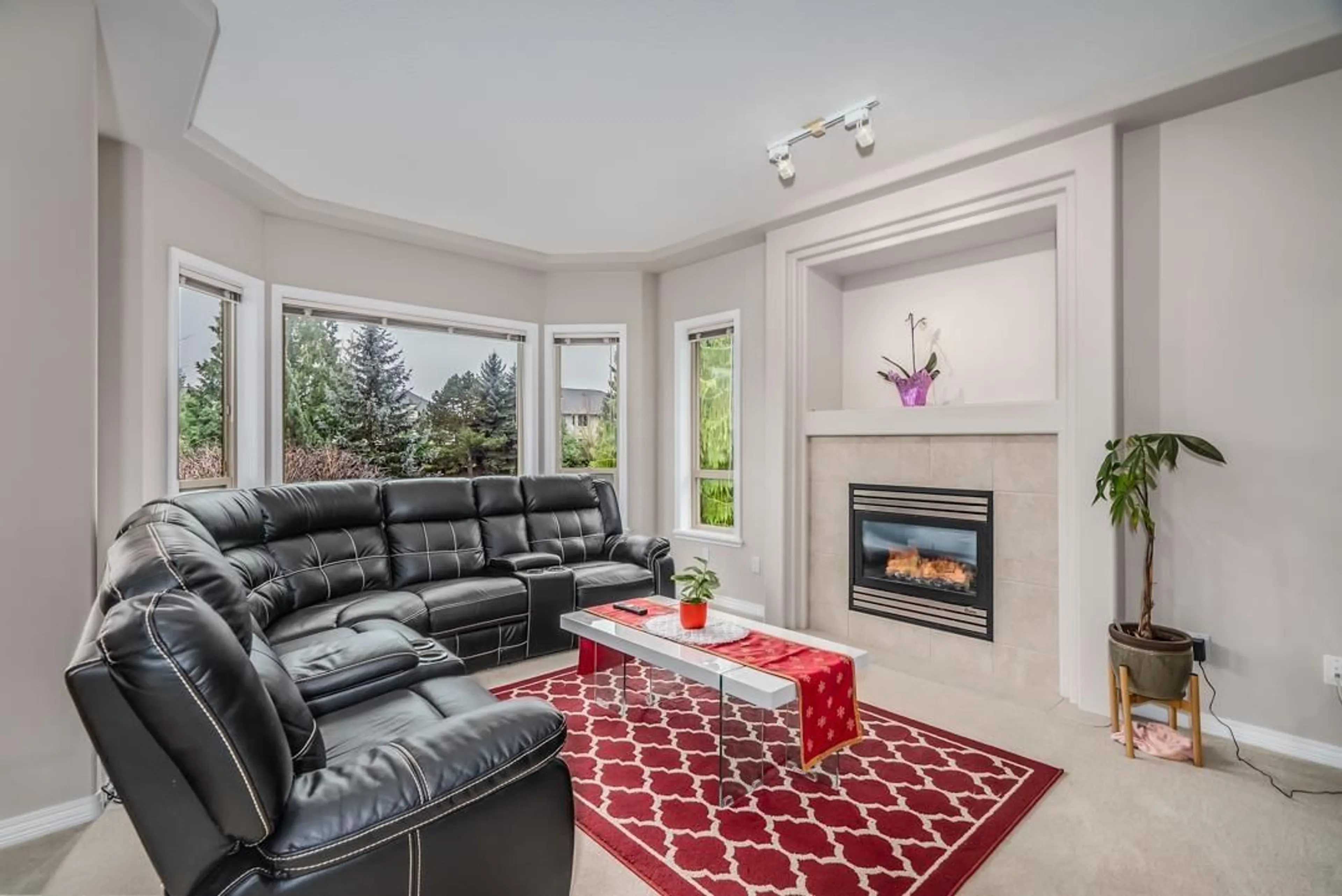 Living room with furniture, ceramic/tile floor for 2 31517 SPUR AVENUE, Abbotsford British Columbia V2T6V7