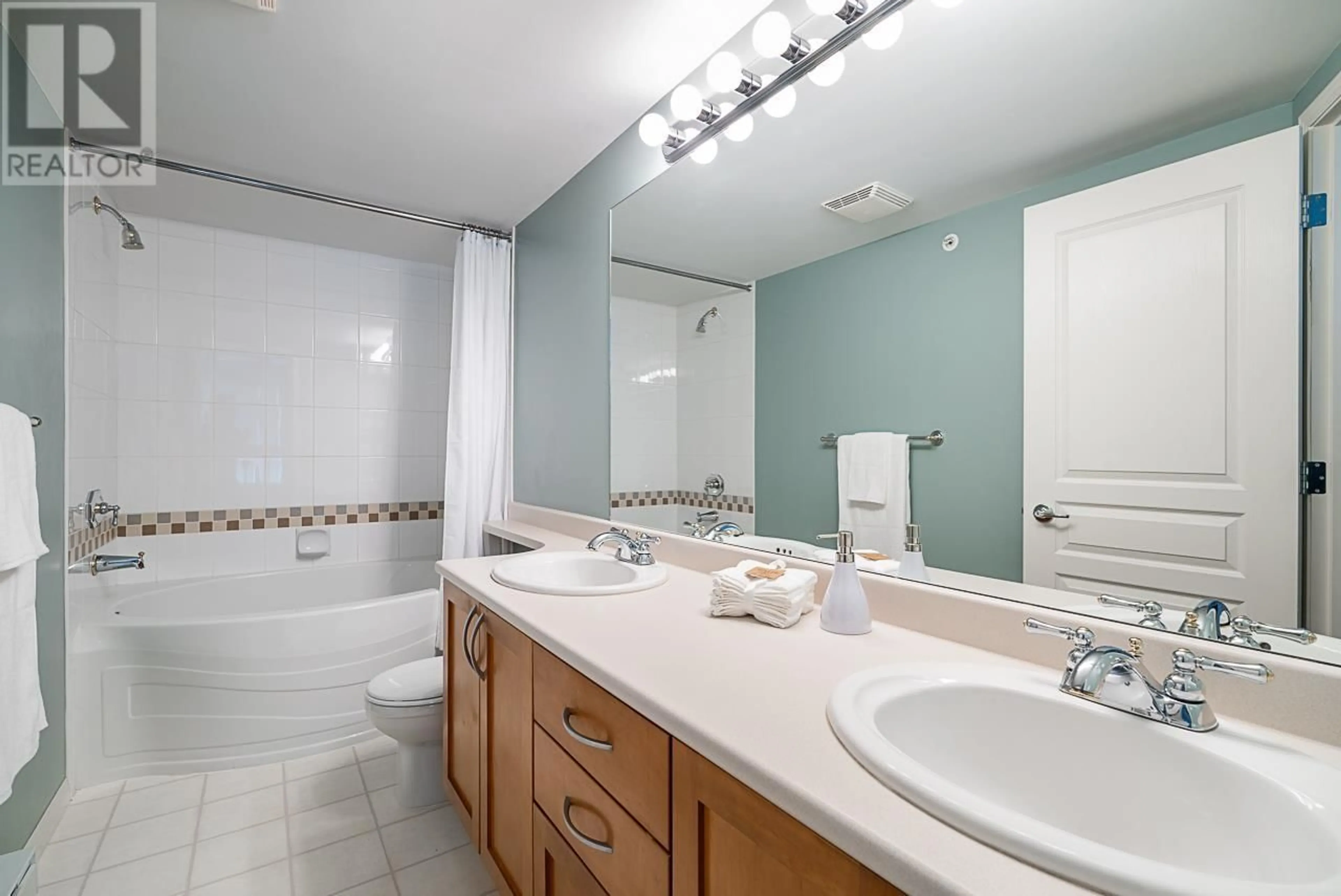 Standard bathroom, ceramic/tile floor for 304 365 E 1ST STREET, North Vancouver British Columbia V7L4W5