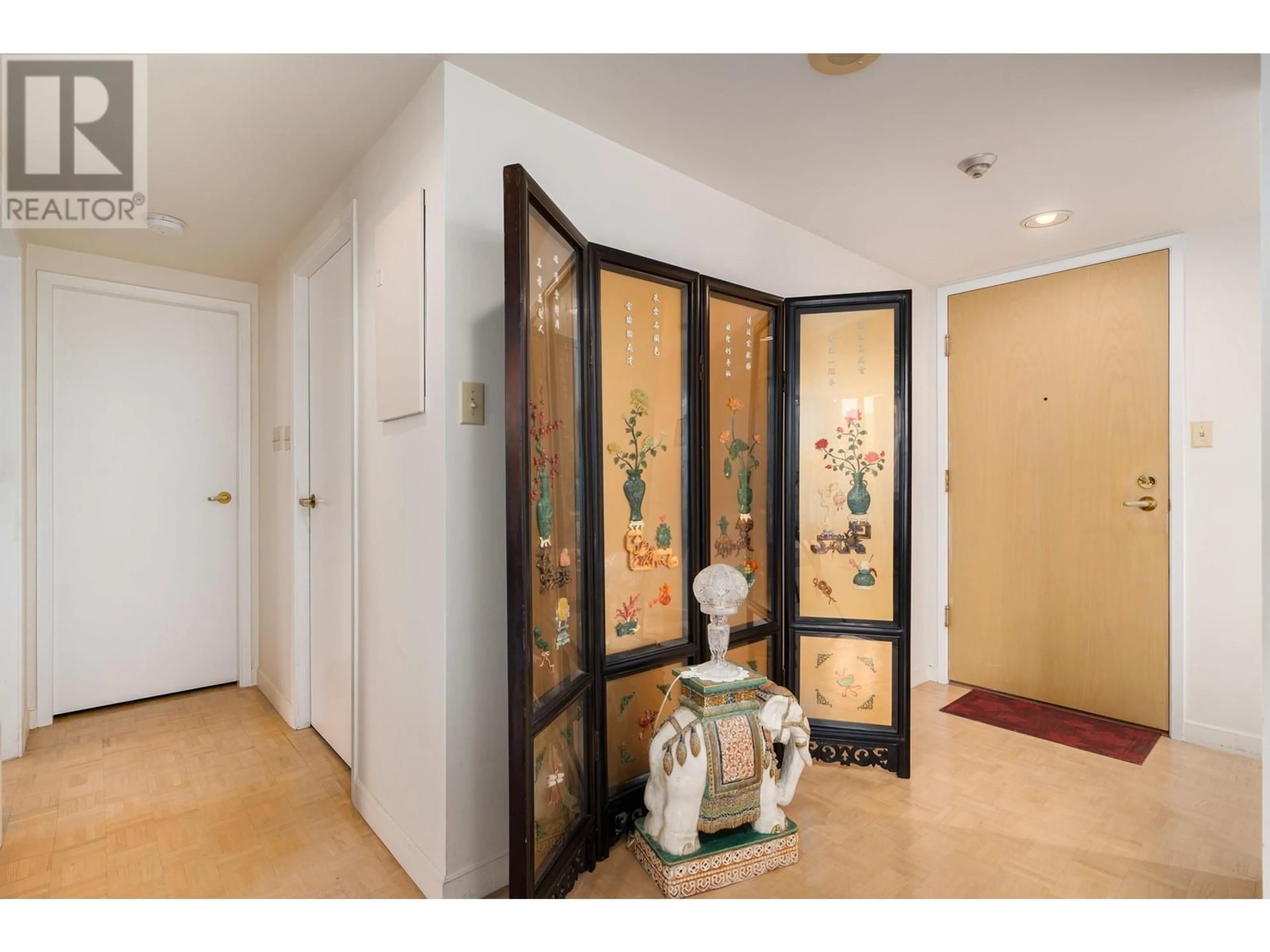 Indoor foyer for 903 717 JERVIS STREET, Vancouver British Columbia V6E4L5