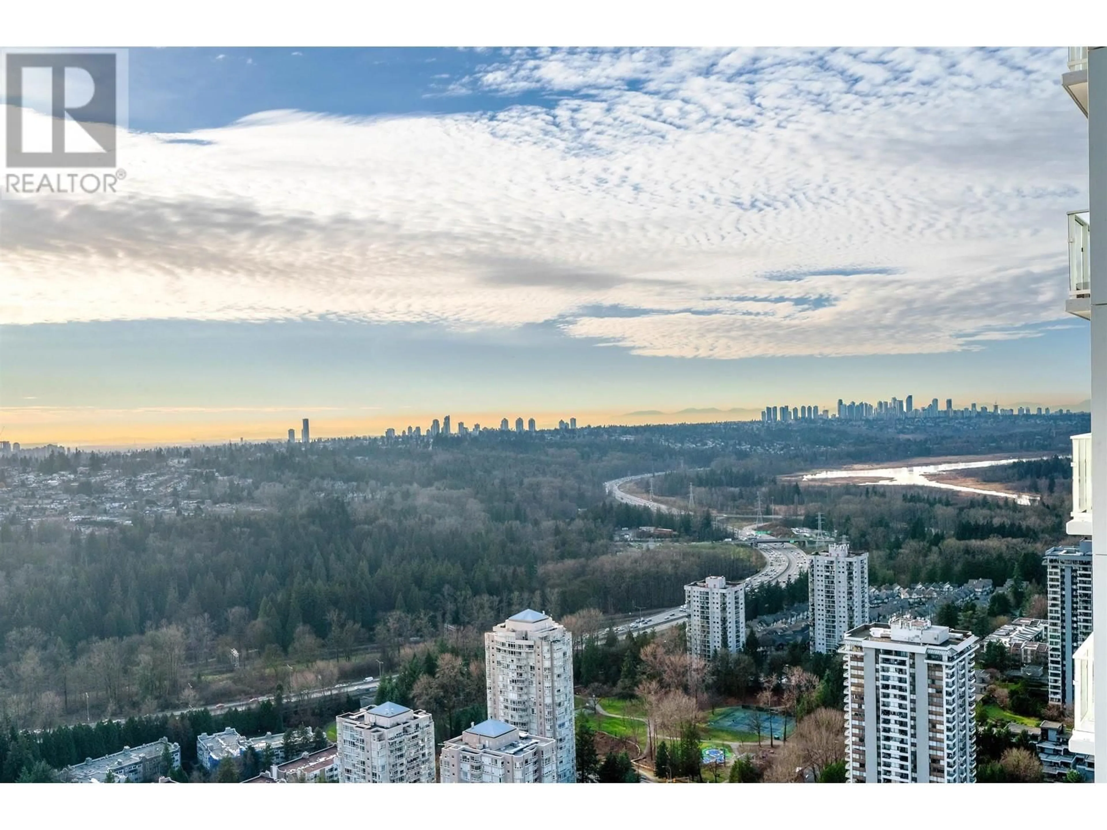 A pic from outside/outdoor area/front of a property/back of a property/a pic from drone, city buildings view from balcony for 3905 3833 EVERGREEN PLACE, Burnaby British Columbia V3J0M2