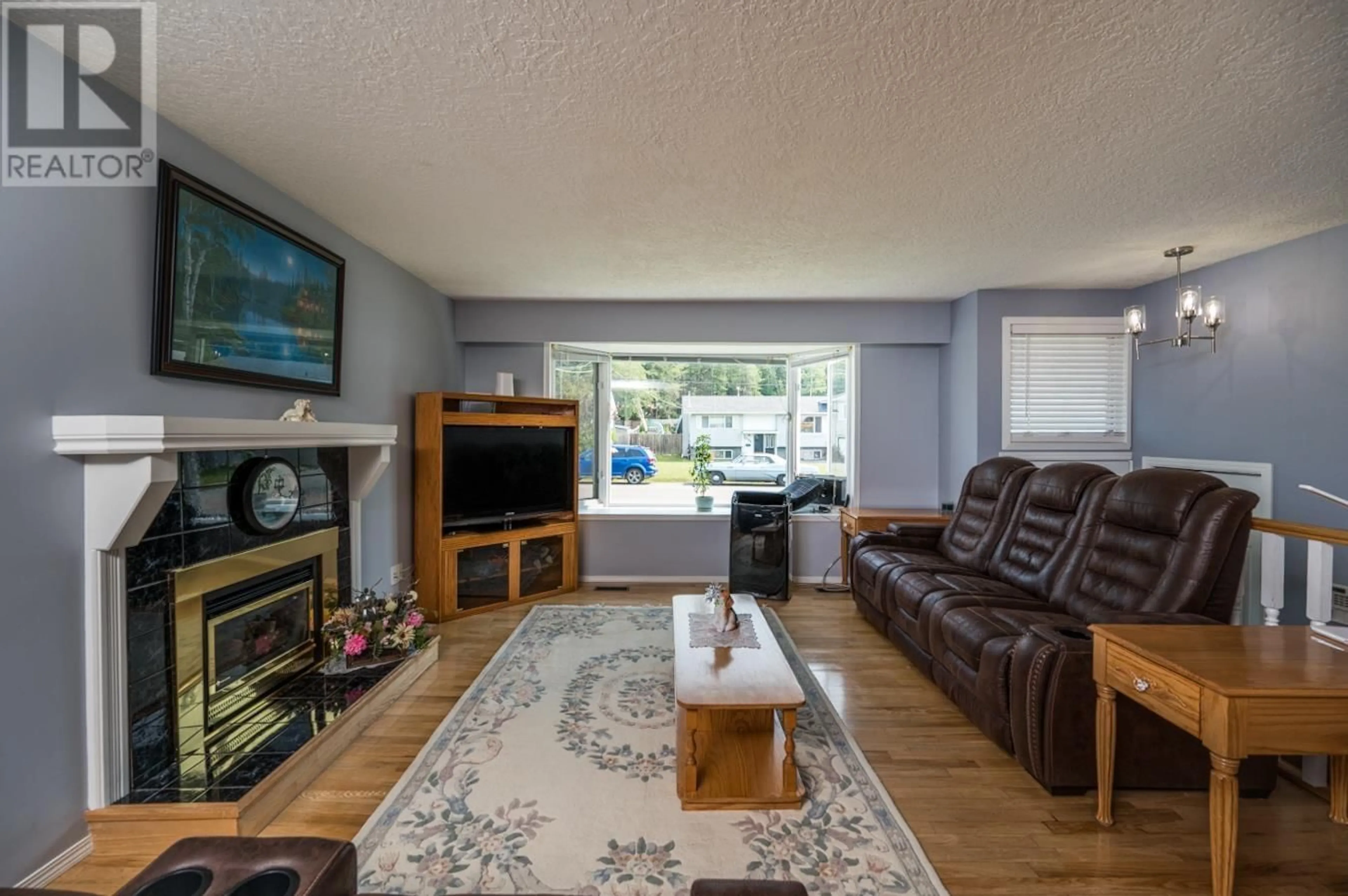 Living room with furniture, wood/laminate floor for 7713 THOMPSON DRIVE, Prince George British Columbia V2N5N5