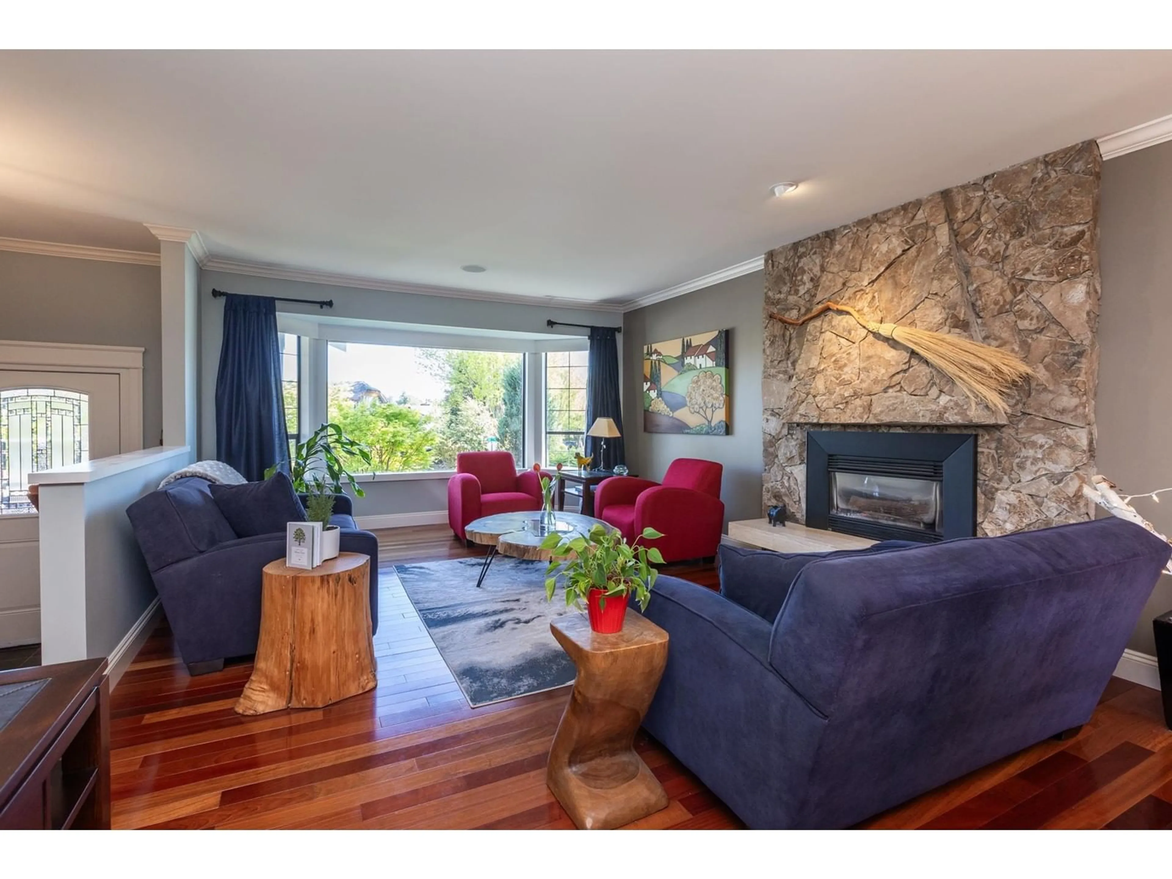 Living room with furniture, wood/laminate floor for 16169 13TH AVENUE, Surrey British Columbia V4A6W3