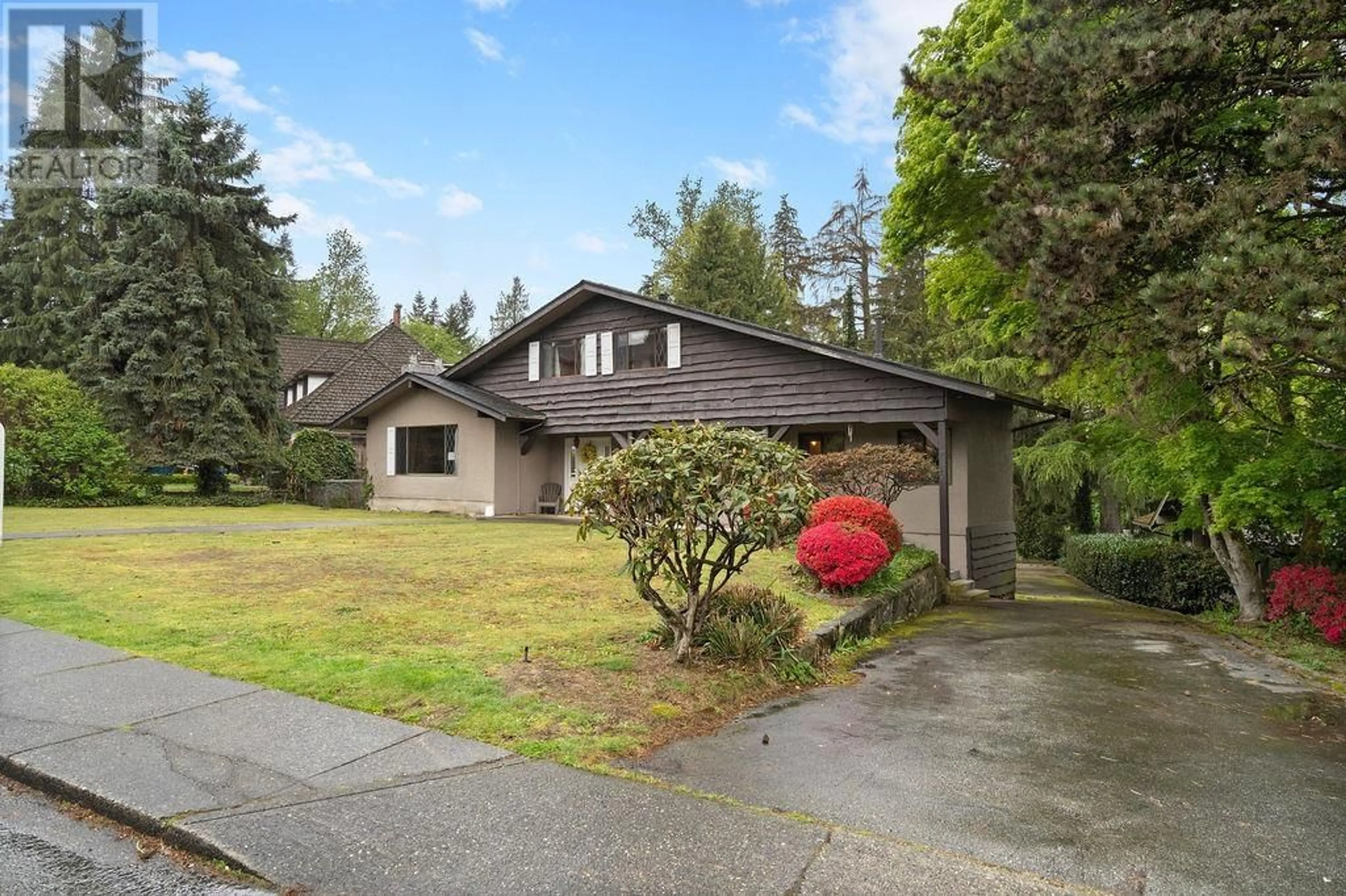 A pic from outside/outdoor area/front of a property/back of a property/a pic from drone, street for 6259 BUCKINGHAM DRIVE, Burnaby British Columbia V5E2A5