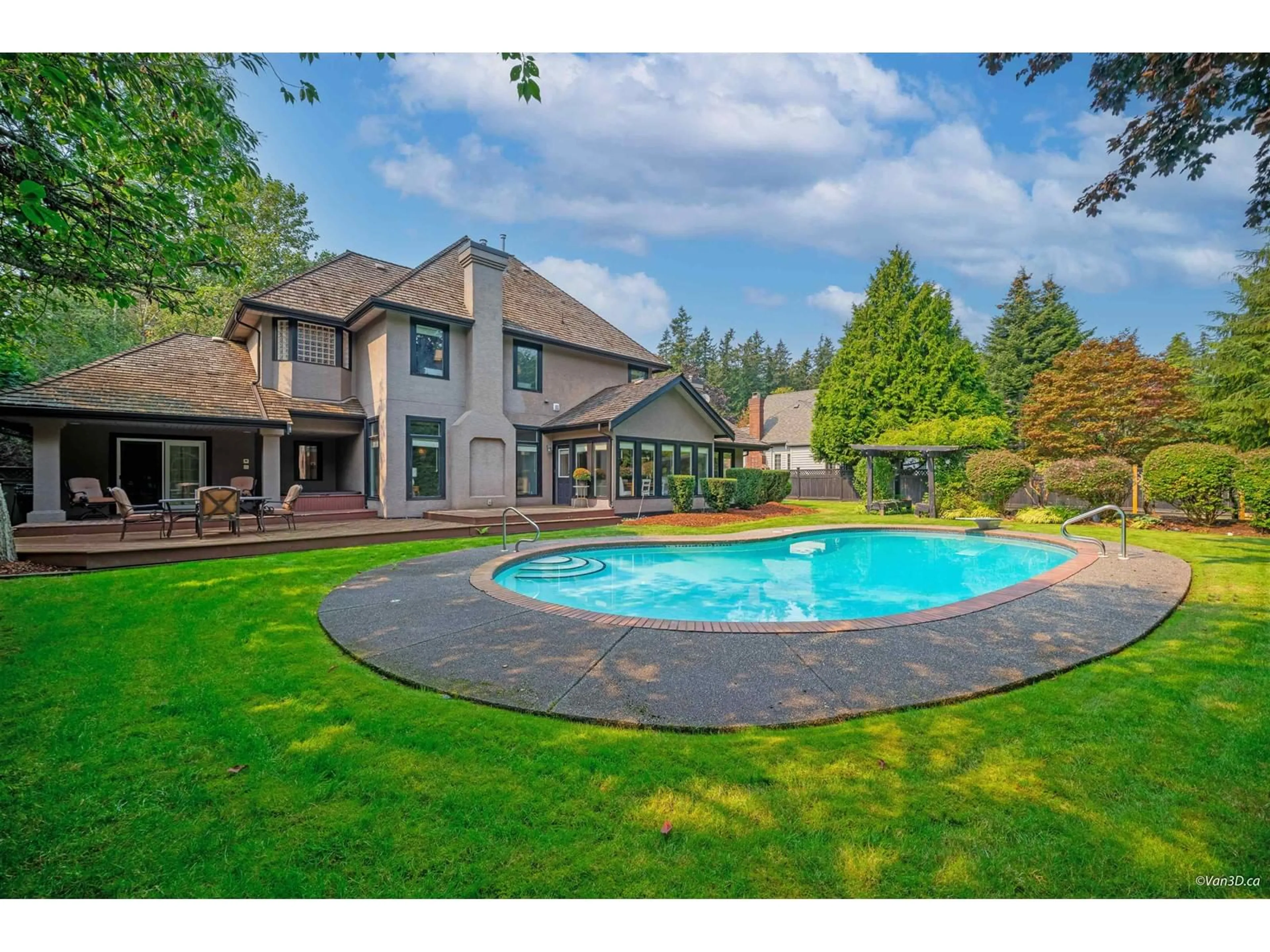 Pool for 2070 132A STREET, Surrey British Columbia V4A9K2