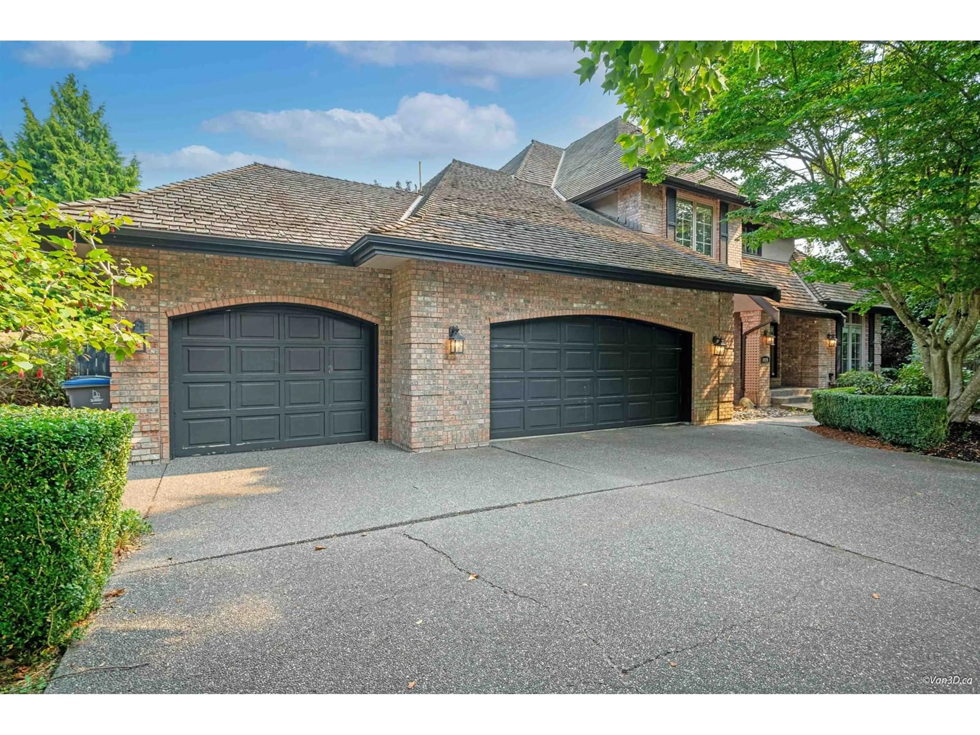 Indoor garage for 2070 132A STREET, Surrey British Columbia V4A9K2