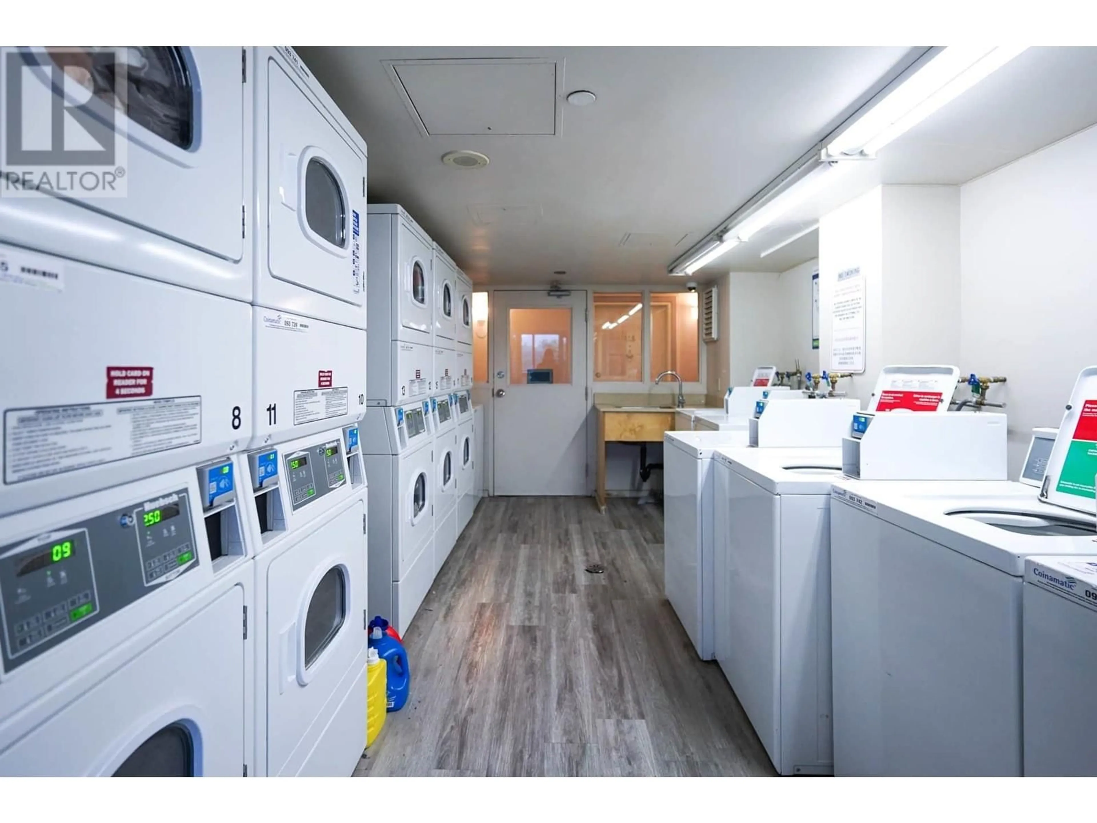 Kitchen with laundary machines, unknown for 1403 3455 ASCOT PLACE, Vancouver British Columbia V5R6B7