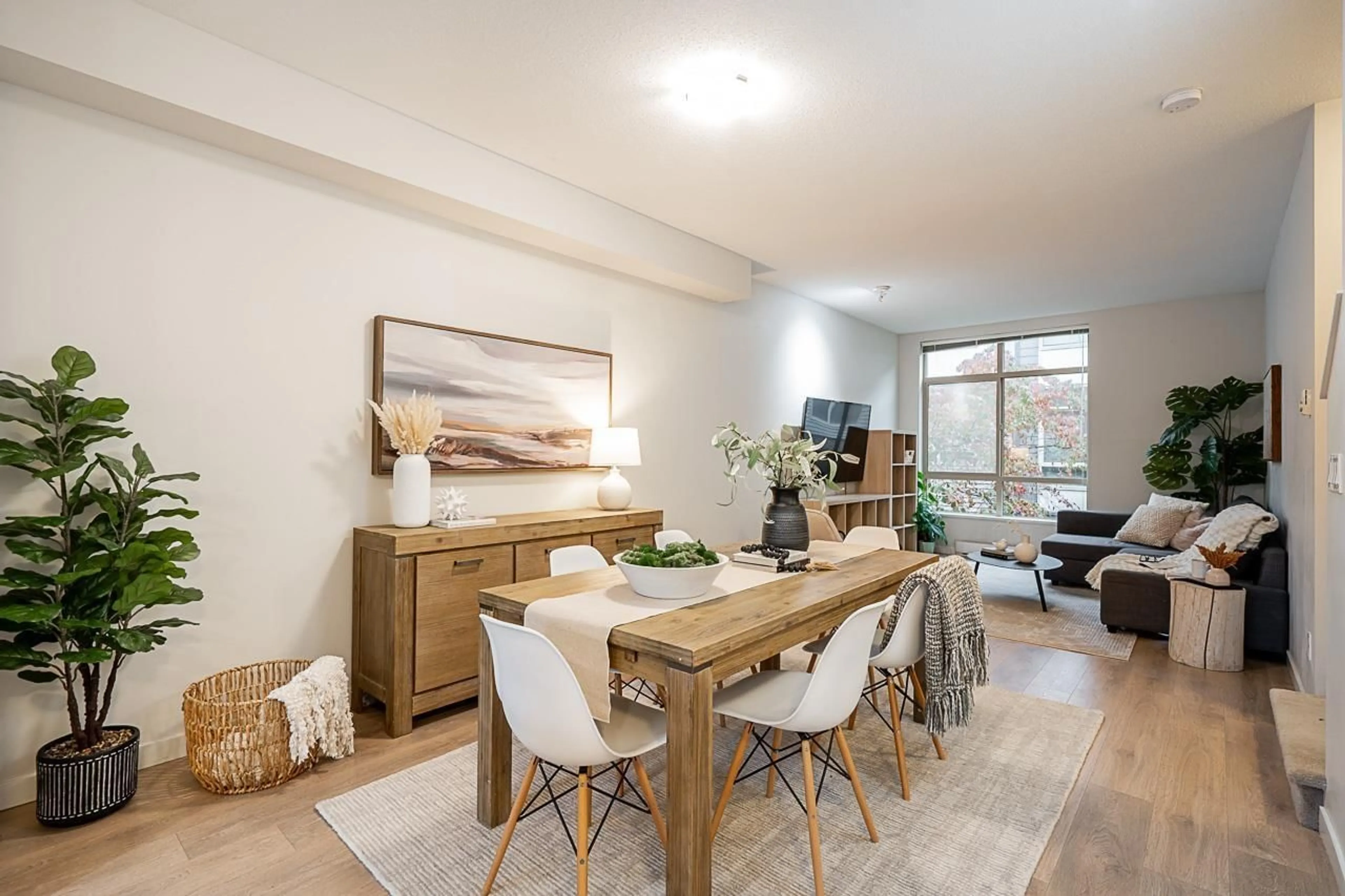 Dining room, wood/laminate floor for 88 8473 163 STREET, Surrey British Columbia V4N6M7