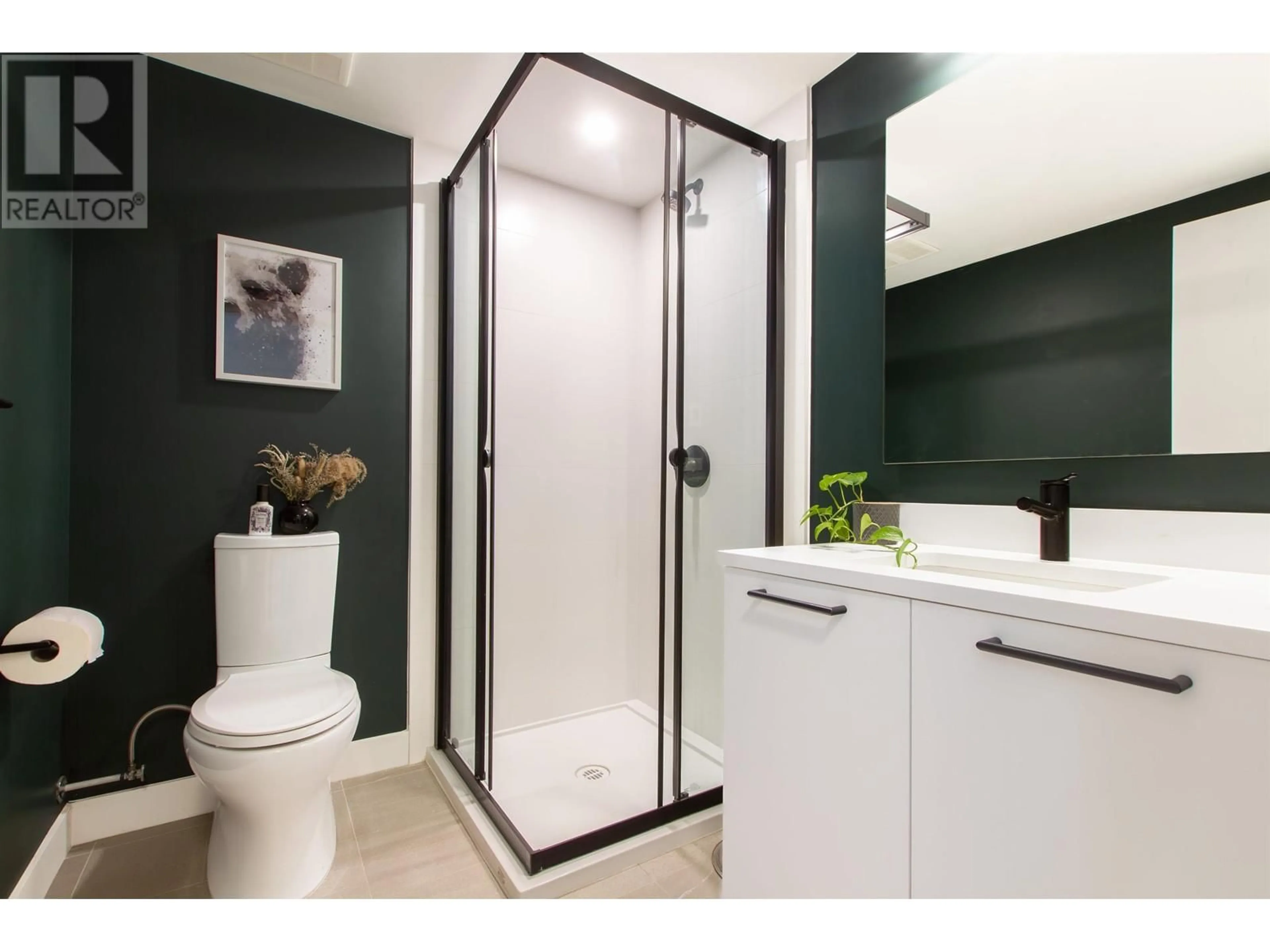 Contemporary bathroom, ceramic/tile floor for 37989 HELM WAY, Squamish British Columbia V8B2A1