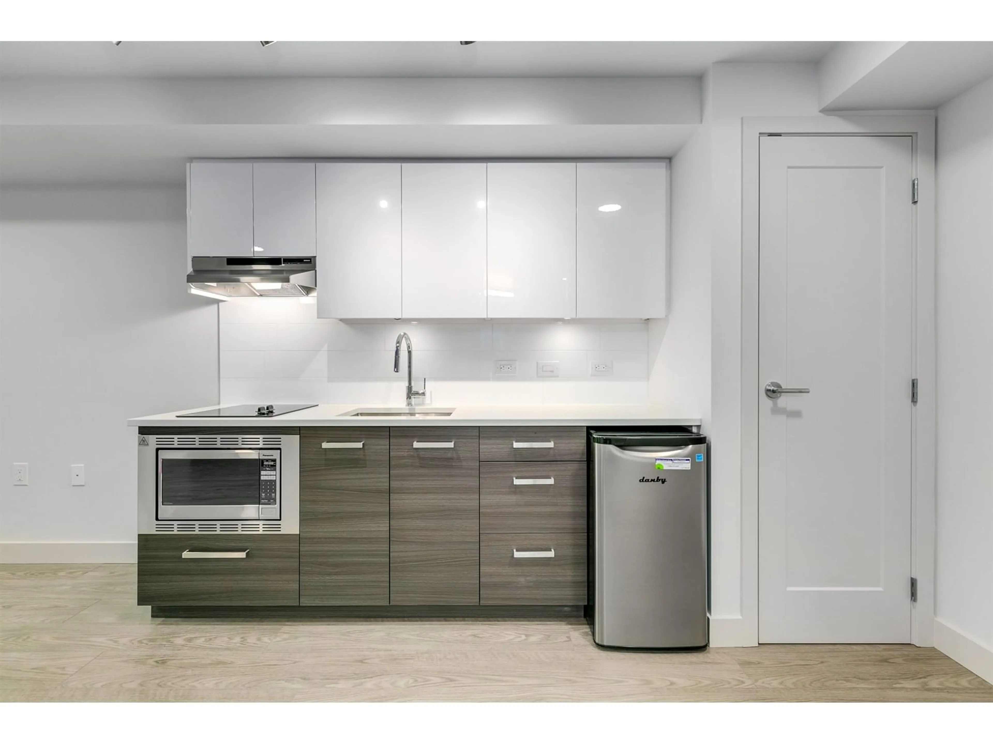 Standard kitchen, unknown for 227 10928 132 STREET, Surrey British Columbia V3T3W7