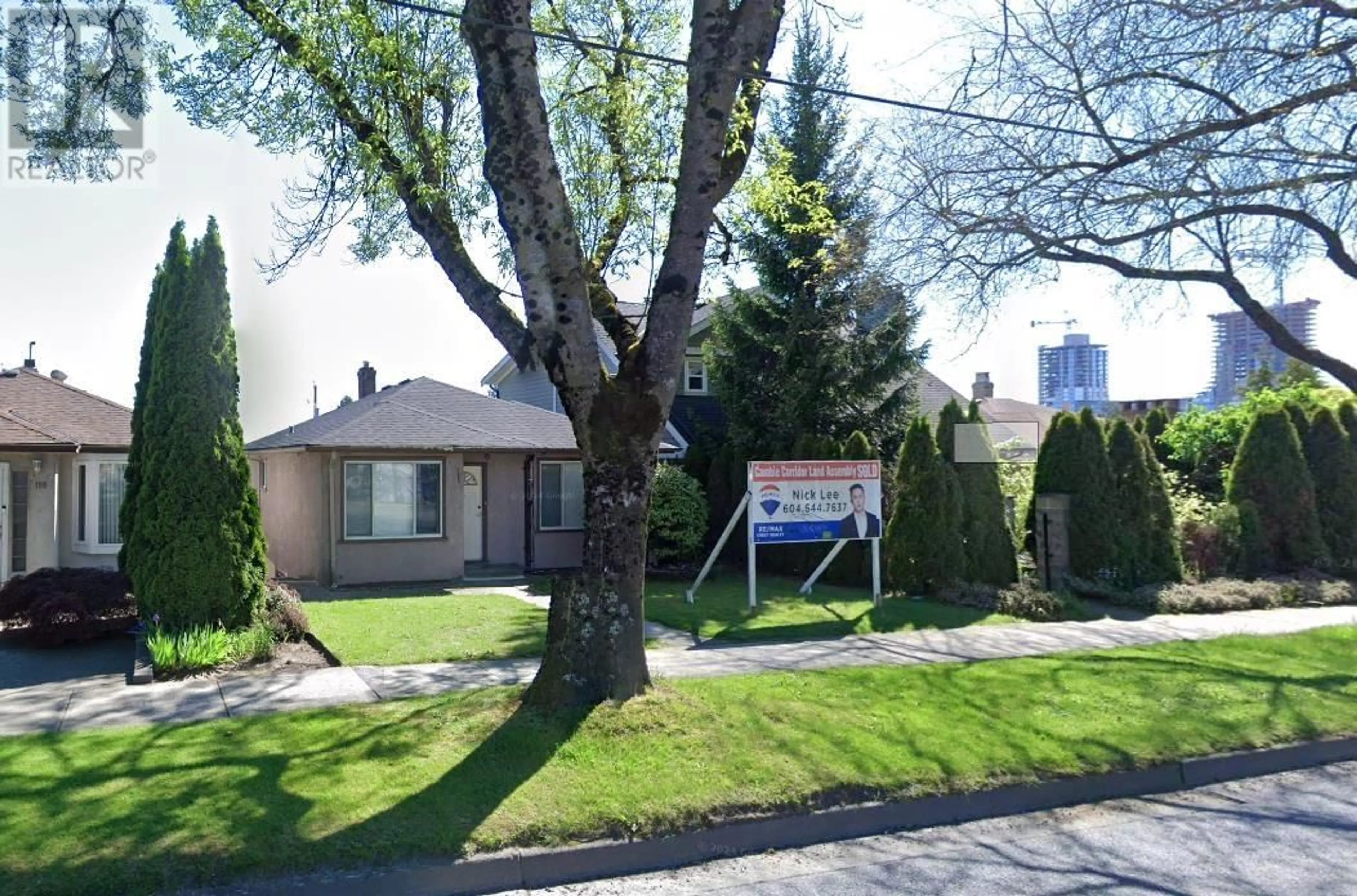 A pic from outside/outdoor area/front of a property/back of a property/a pic from drone, street for 122 W 41ST AVENUE, Vancouver British Columbia V5Y2S1