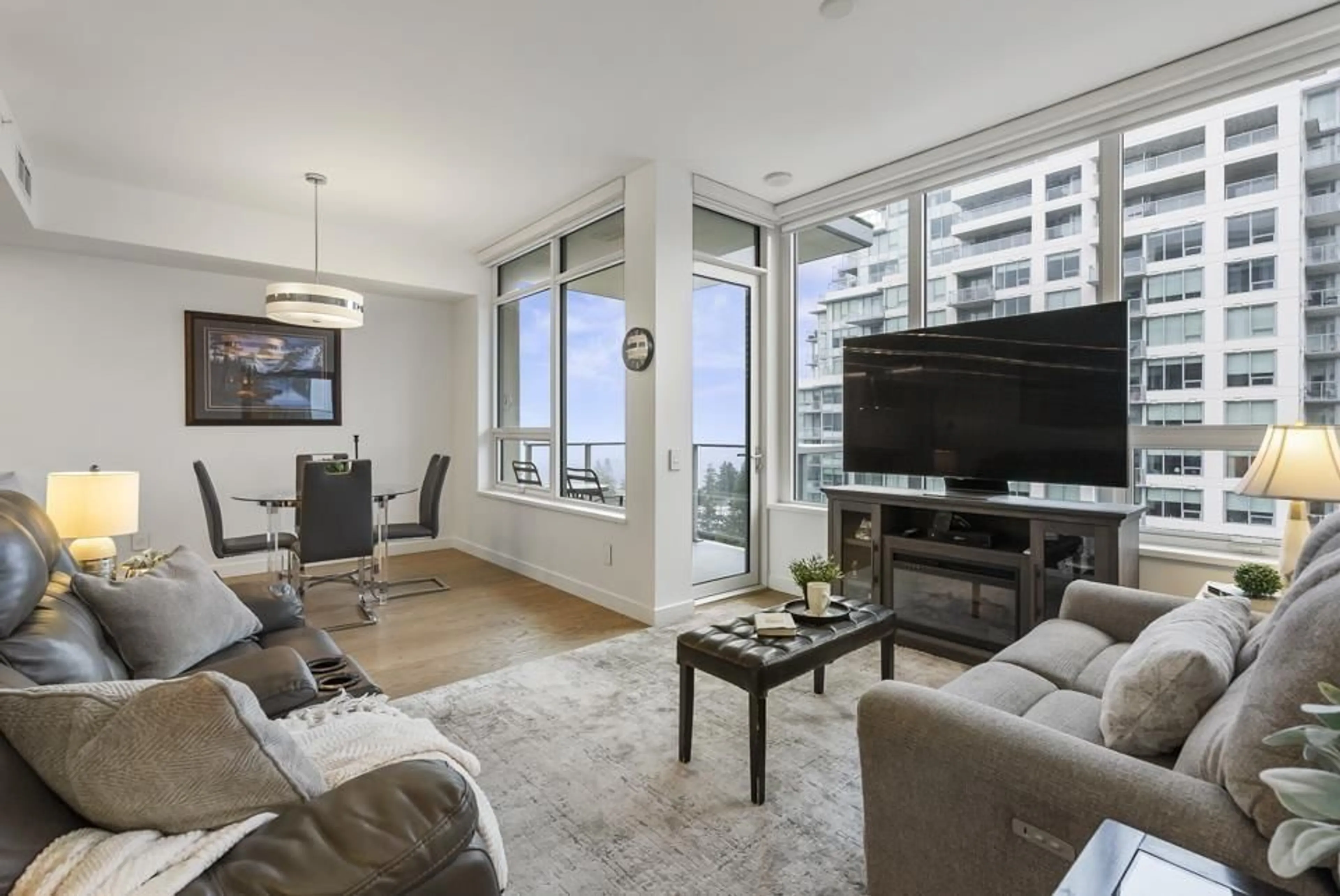 Living room with furniture, unknown for 901 1441 JOHNSTON ROAD, White Rock British Columbia V4B3Z4