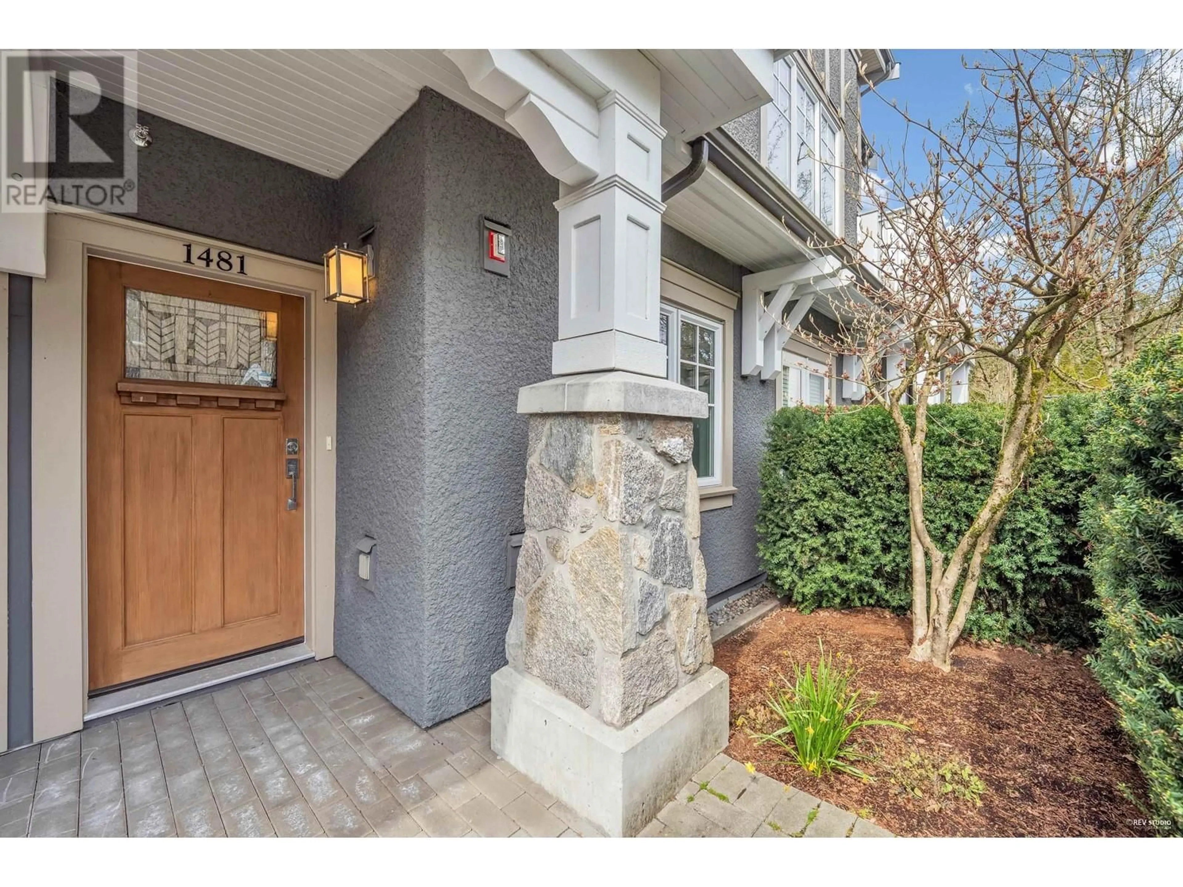 Indoor entryway for 1481 TILNEY MEWS, Vancouver British Columbia V6P0B1