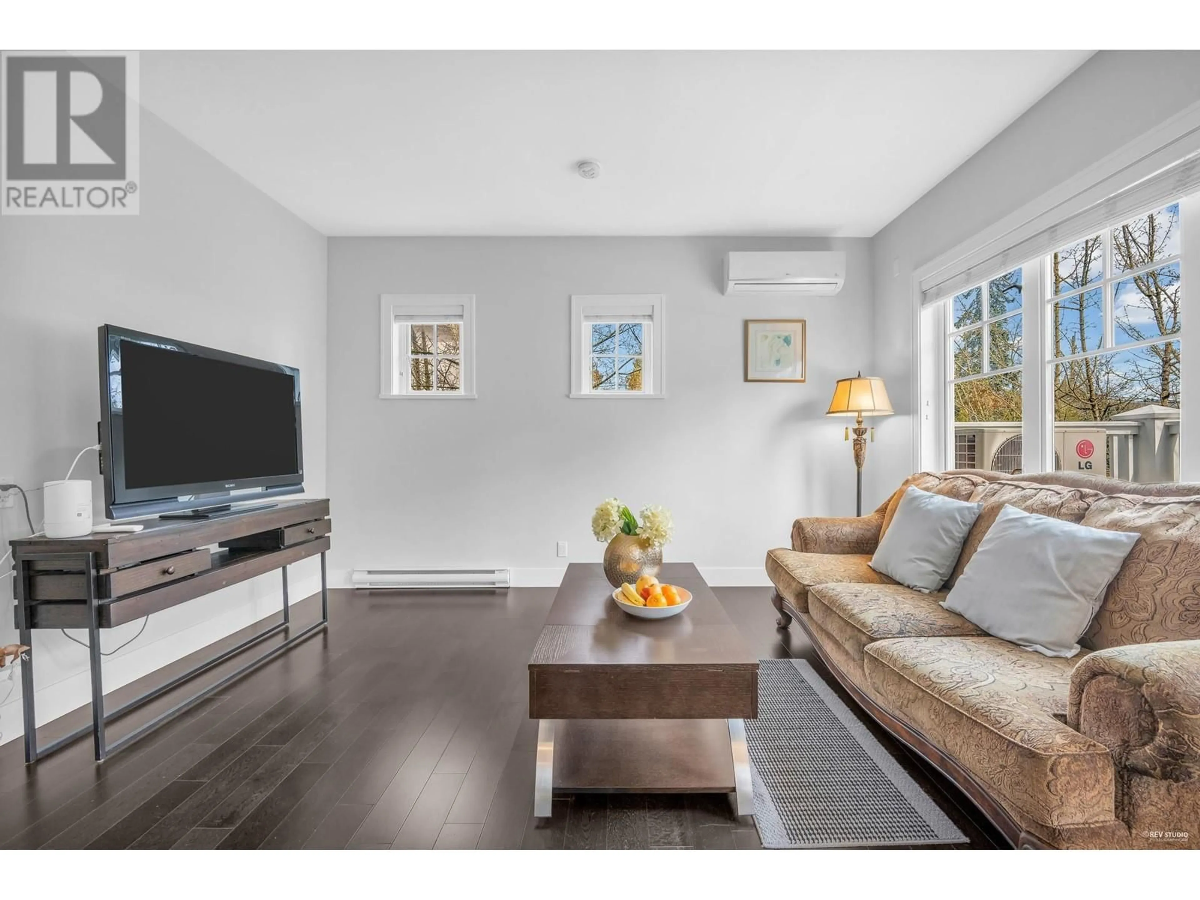 Living room with furniture, wood/laminate floor for 1481 TILNEY MEWS, Vancouver British Columbia V6P0B1