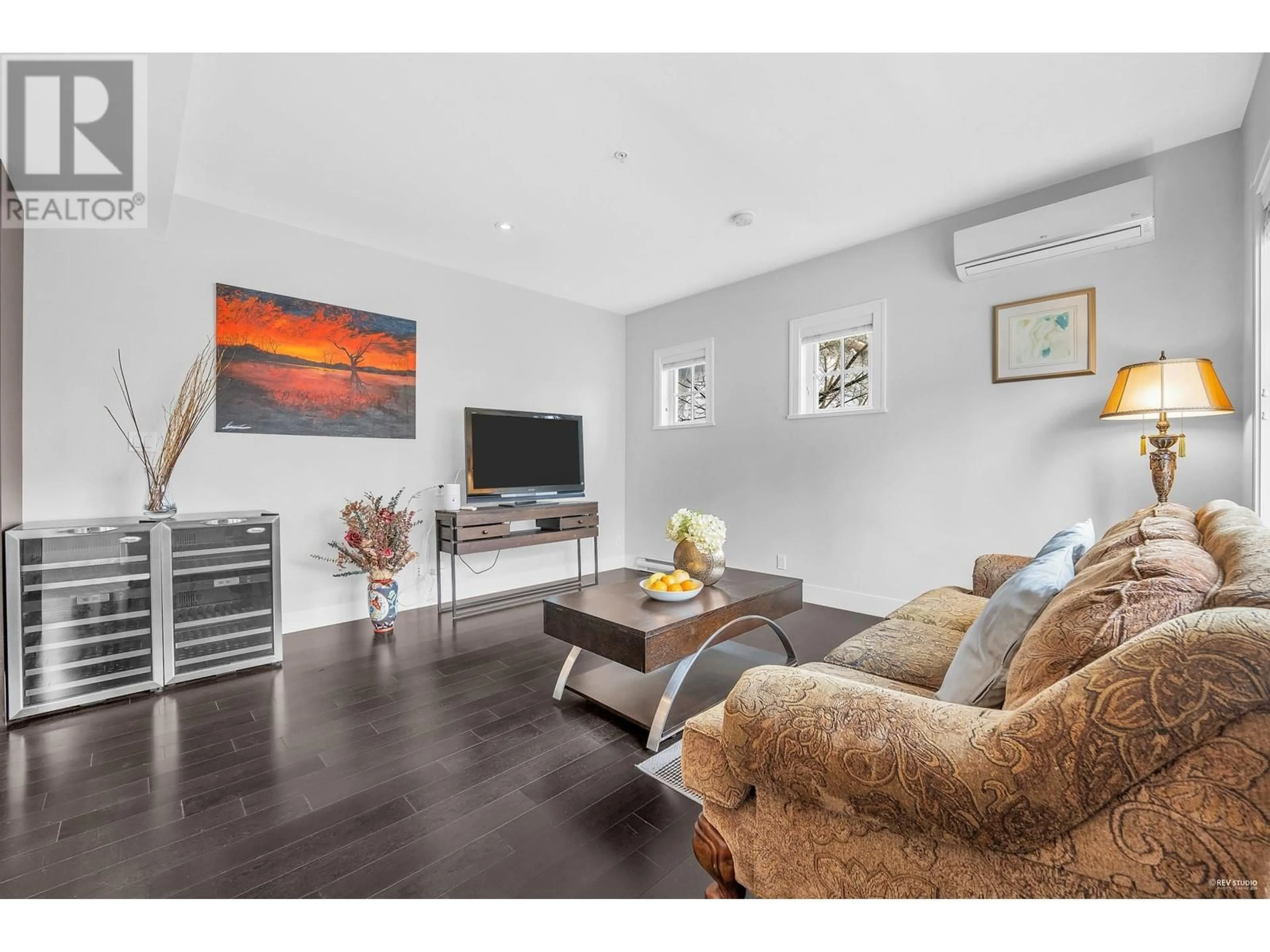 Living room with furniture, wood/laminate floor for 1481 TILNEY MEWS, Vancouver British Columbia V6P0B1