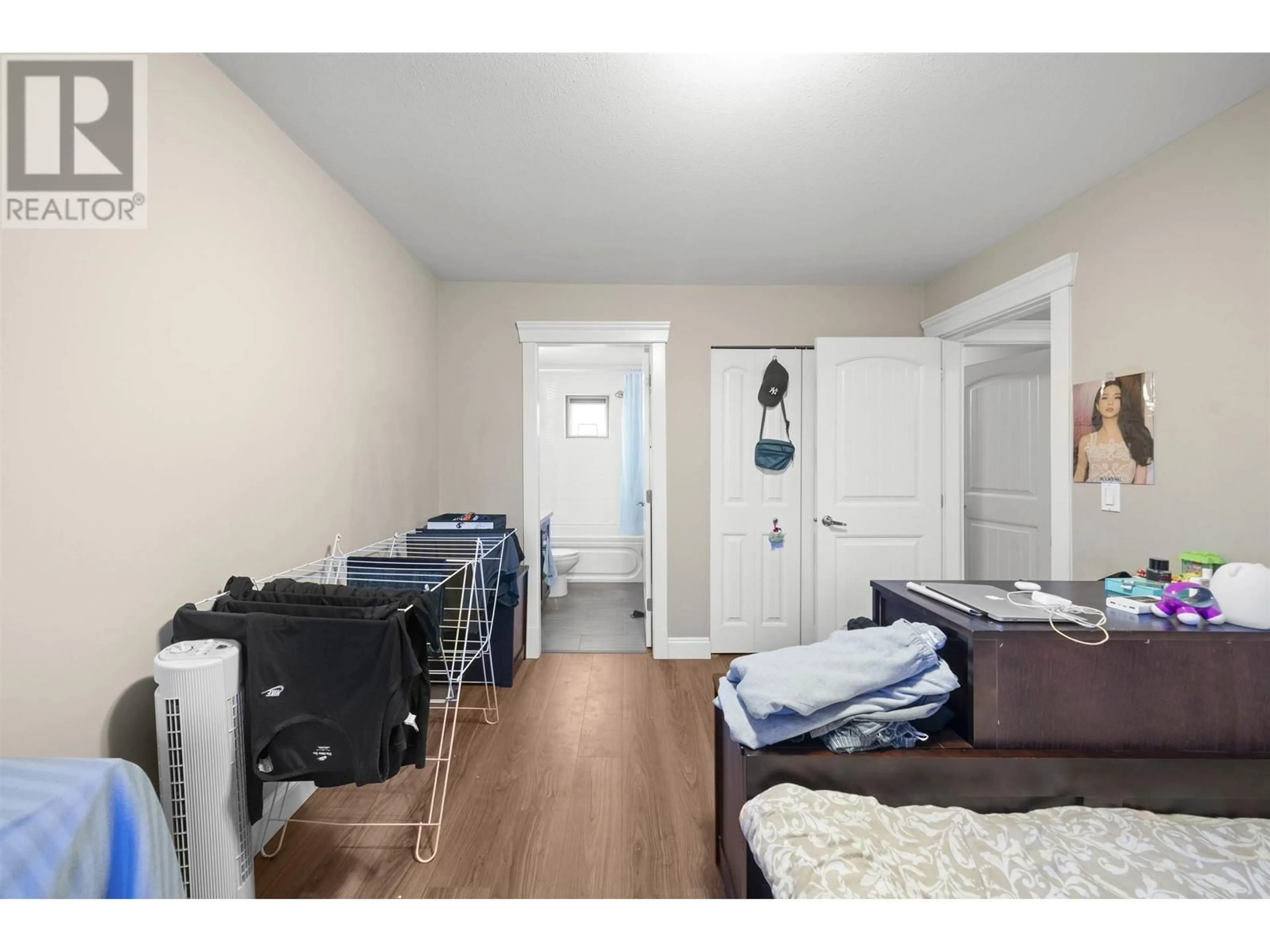 A pic of a room for 6 7840 GARDEN CITY ROAD, Richmond British Columbia V6Y2N6