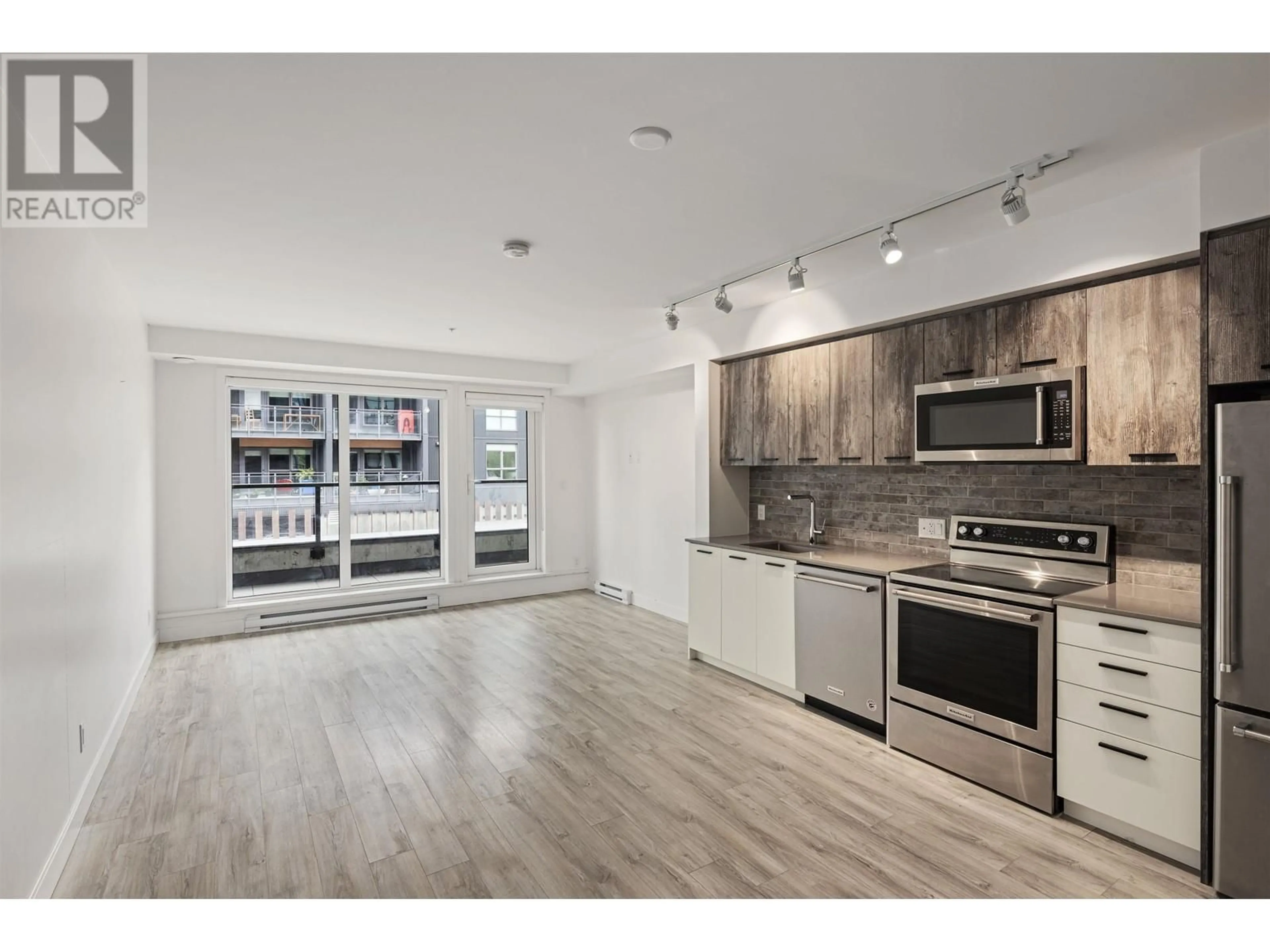 Open concept kitchen, unknown for 306 38013 THIRD AVENUE, Squamish British Columbia V8B0Z8