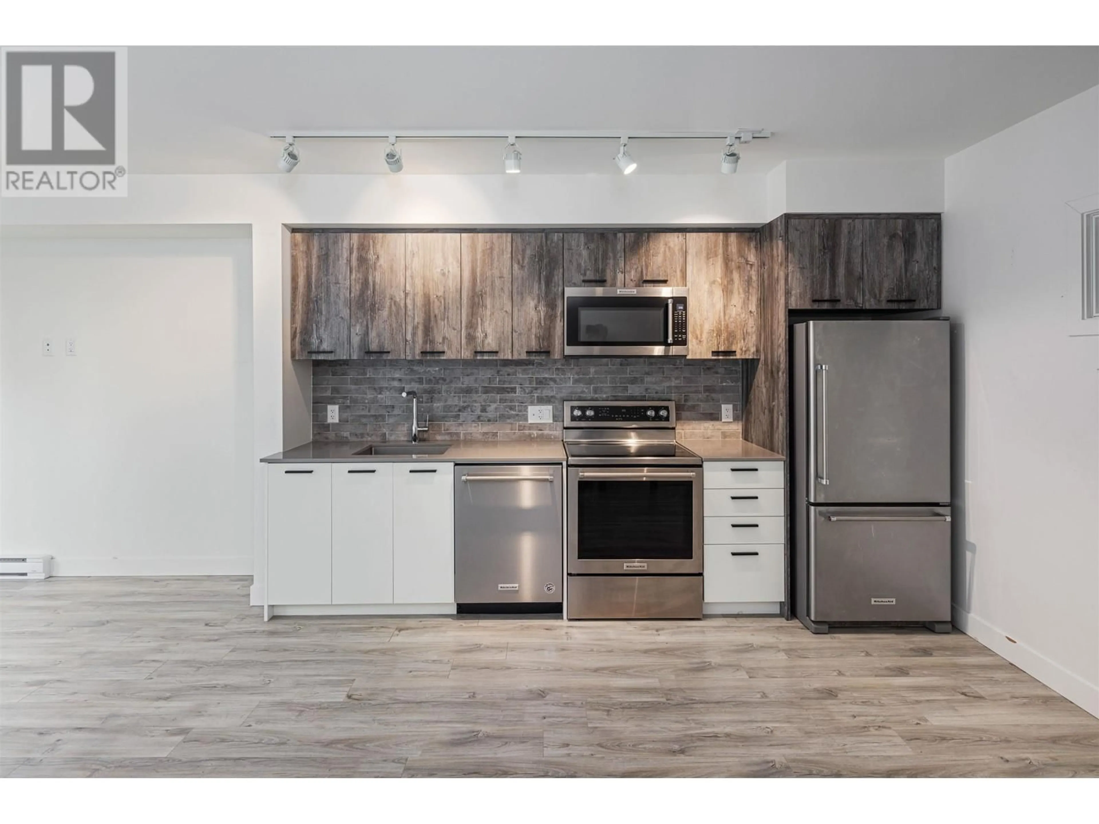 Open concept kitchen, wood/laminate floor for 306 38013 THIRD AVENUE, Squamish British Columbia V8B0Z8