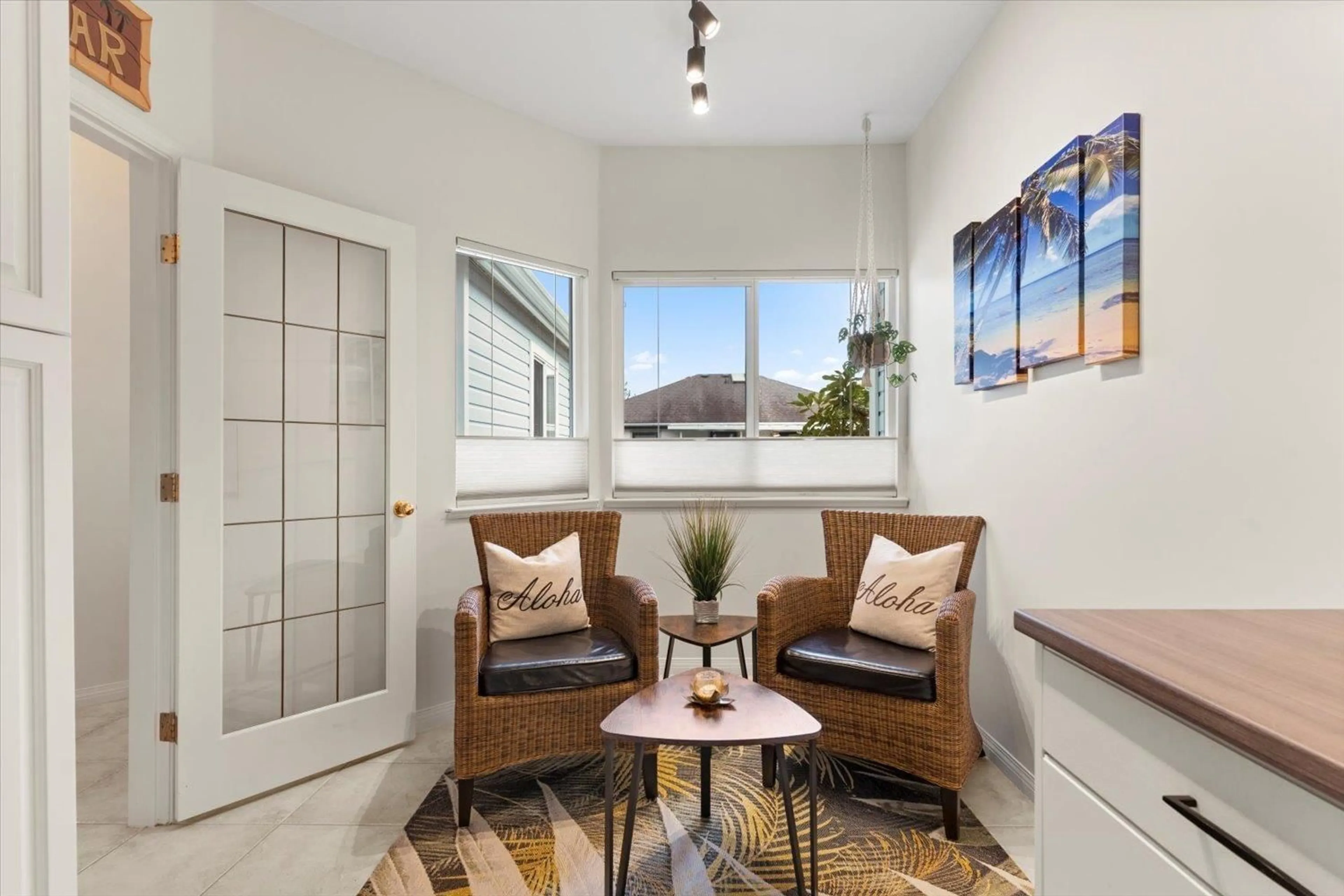 Living room with furniture, ceramic/tile floor for 36 730 MCCOMBS DRIVE|Harrison Hot Spring, Harrison Hot Springs British Columbia V0M1K0