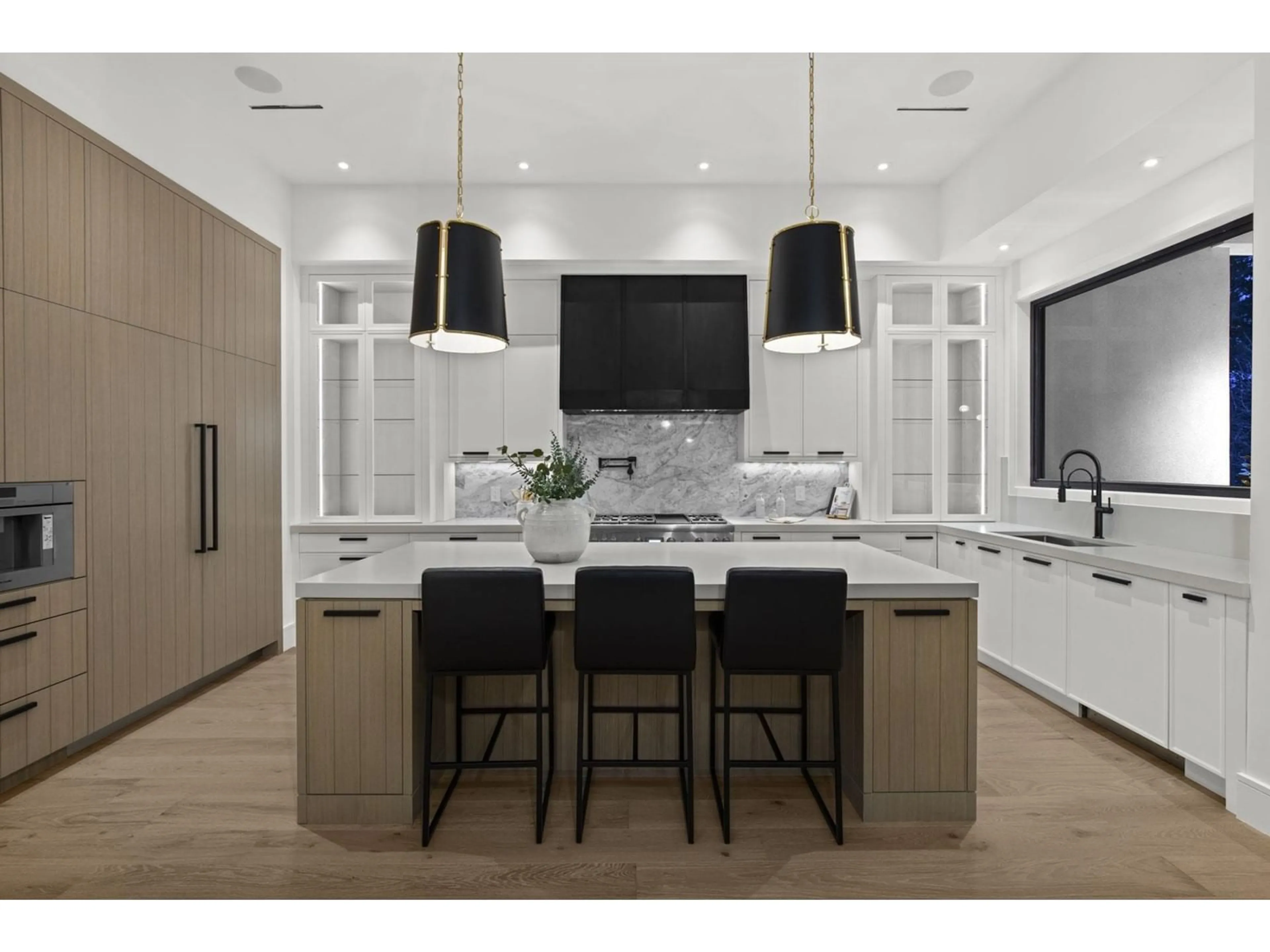 Contemporary kitchen, unknown for 2565 141, Surrey British Columbia V4P2E5